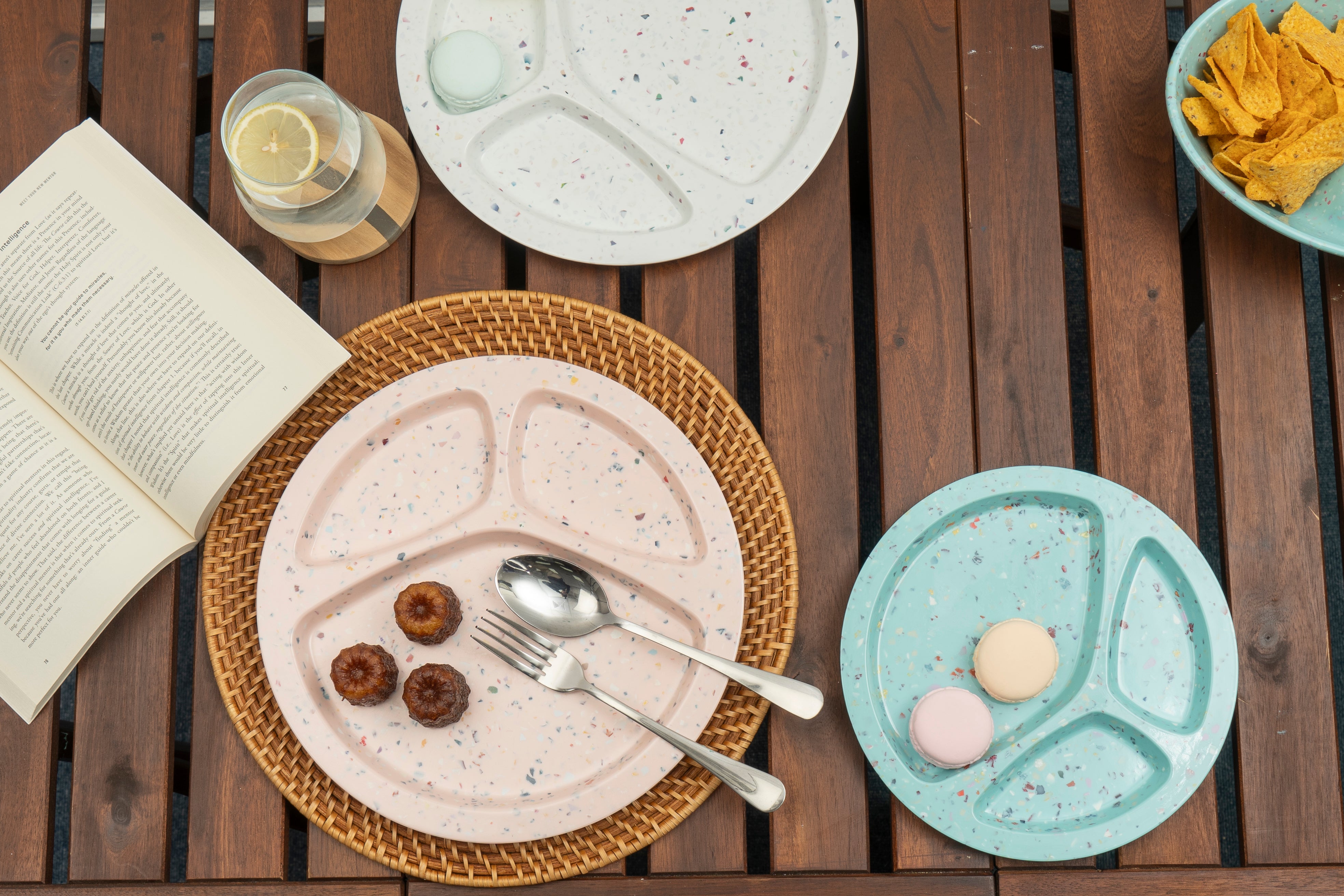2-Piece Confetti Divided BBQ Plates - Green - Perfect for Outdoor Picnics, Backyard Grilling & Party Serving