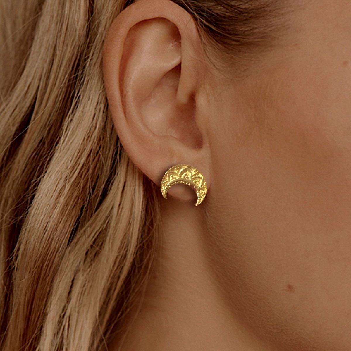 Laihas La Luna Crescent Moon Gold Boho Stud Earrings for Women - Minimalist Dainty Gold-Tone Jewelry - Perfect for Everyday Wear, Parties & Gifts