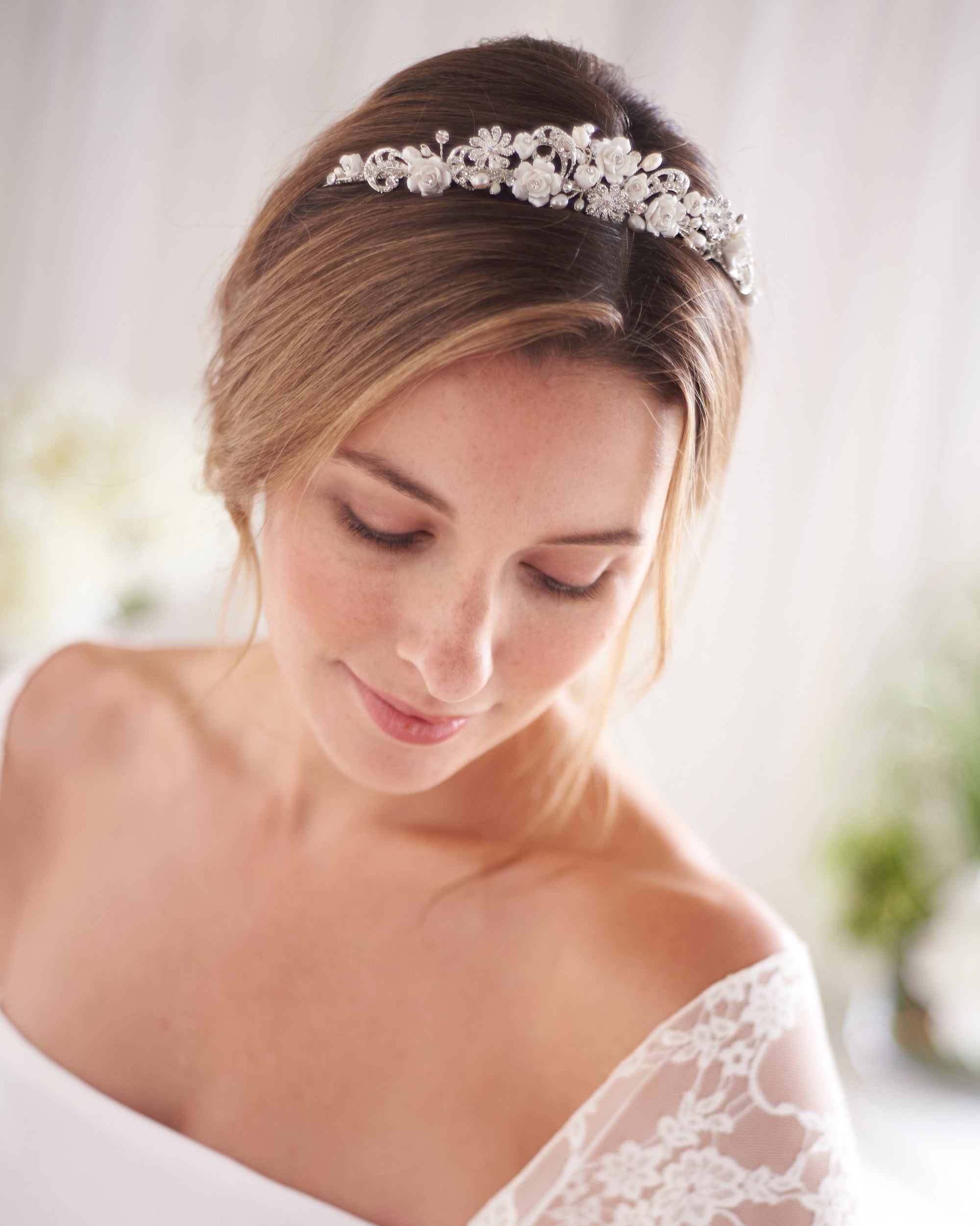 Elegant Rose & Pearl Flower Tiara Headband - Vintage Bridal Hair Accessories for Weddings, Prom, Parties & Special Occasions
