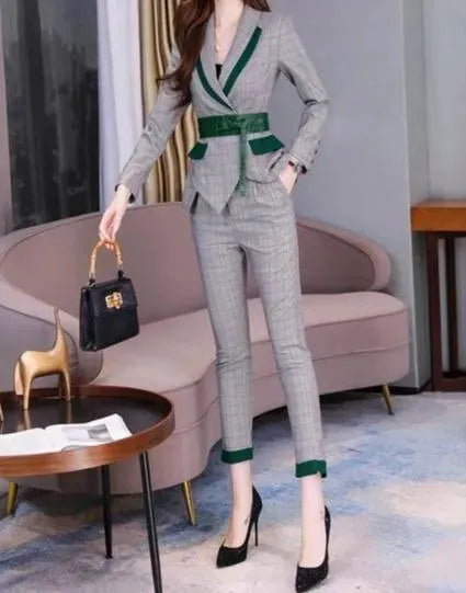 Stylish Women's Plaid Capri Pantsuit Set - Trendy Casual Outfit for Work, Travel & Everyday Wear