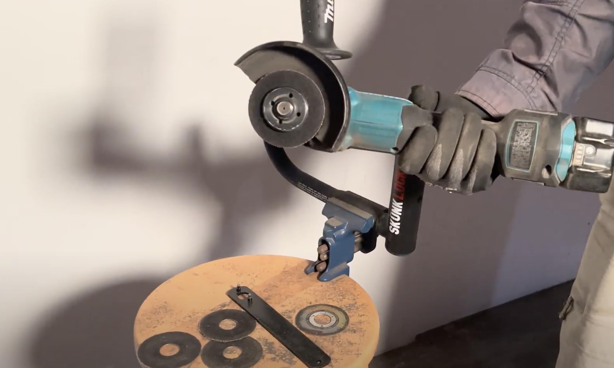 High Security Carbon Angle Grinder Resistant Bike & Motorcycle U Lock - Patented Anti-Theft Blade Destroying Multi-Material Technology for Urban Commuting & Outdoor Cycling Protection