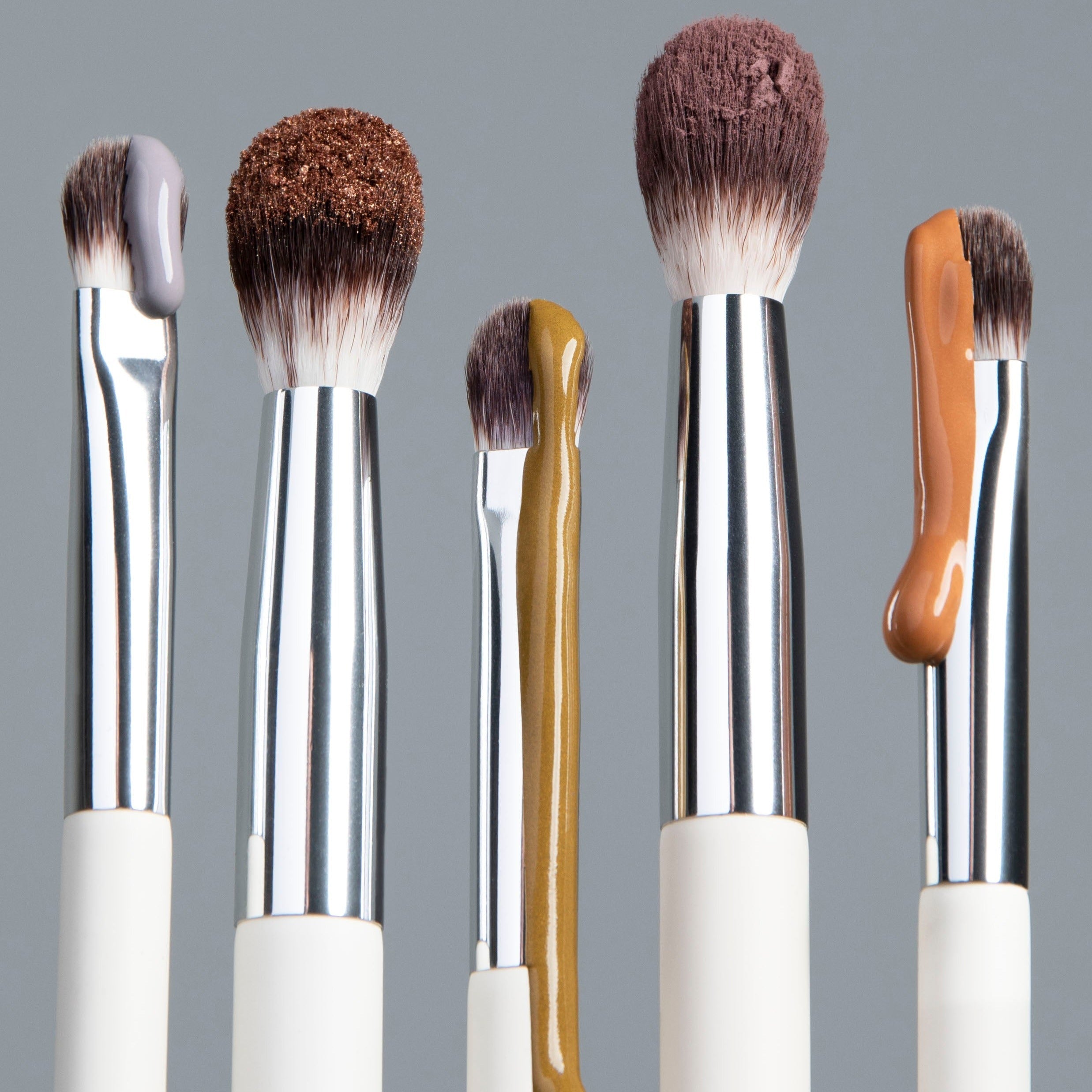Best Finishing Powder Brush for Flawless Makeup - Soft & Dense Kabuki Brush for Setting Powder, Mineral Makeup & Blending - Perfect for Everyday Use & Professional Makeup Artists
