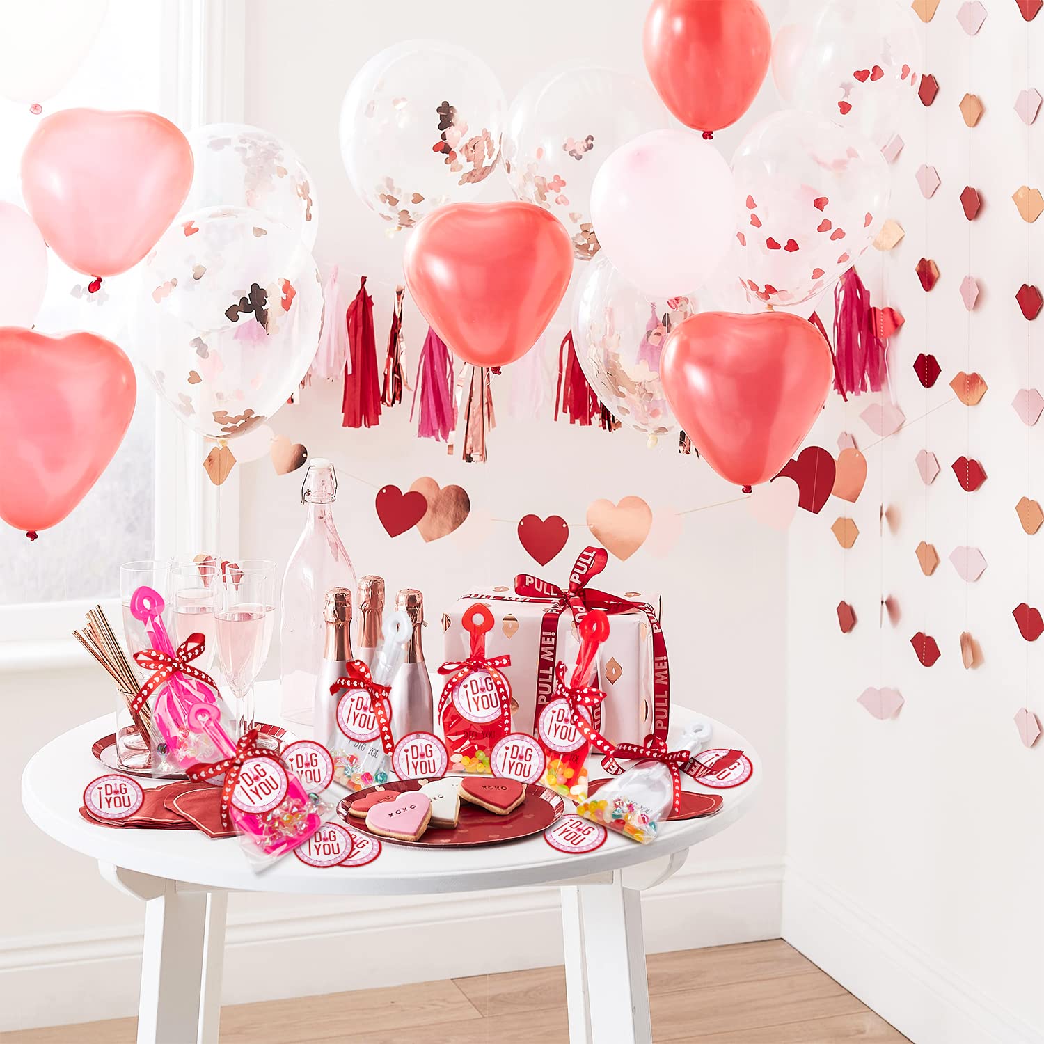Haooryx Mini Shovel Toy Gift Set - 18-Piece Valentine's Day Plastic Sand Scoop Shovels with I Dig You Stickers, Clear Bags & Heart Ribbon - Perfect for Beach Party Favors, Kids Sandbox Play & Valentine Classroom Gifts (White/Red/Pink)