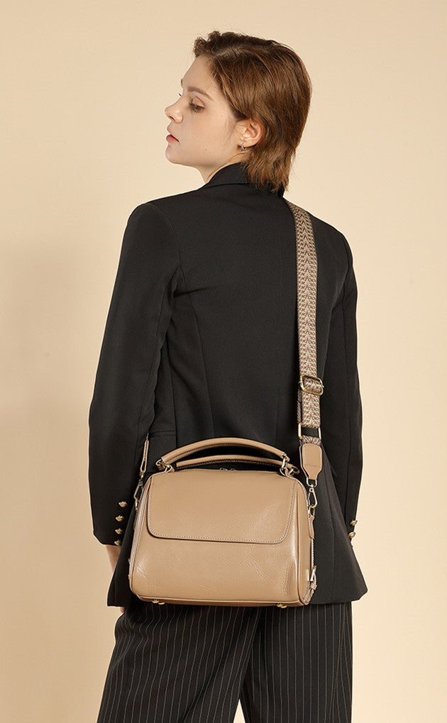 Stylish and Versatile Women's Handbag - Fashionable Crossbody Purse for Work, Travel, and Everyday Use