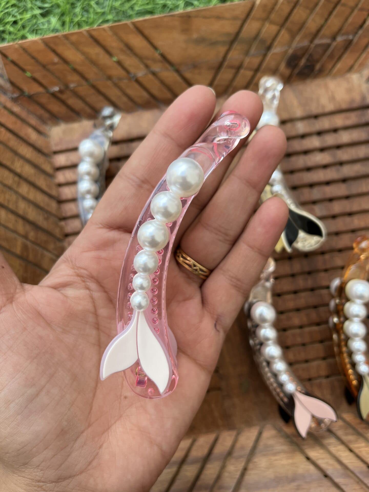 VSAKSH 2 Pack Fish Shaped Pearl Hair Clips - Non-Slip Plastic Hair Claw Clips for Ponytails & Updos - Stylish Hair Accessories for Women & Girls - Perfect for School, Work, Parties & Daily Use