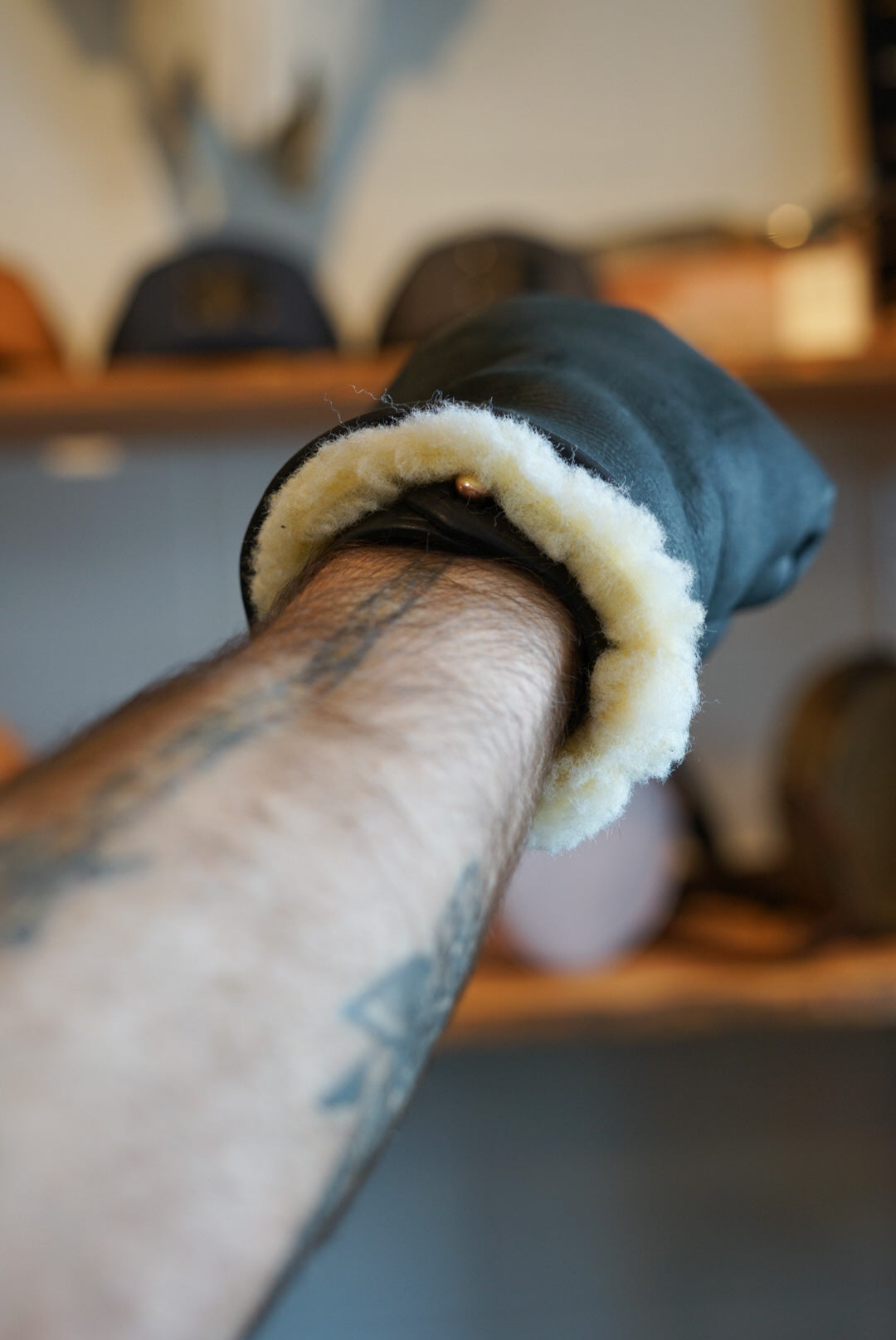Premium Deer Hide Mittens for Men & Women - Warm Winter Gloves for Outdoor Activities, Hunting, and Hiking - Soft & Durable Leather Hand Protection