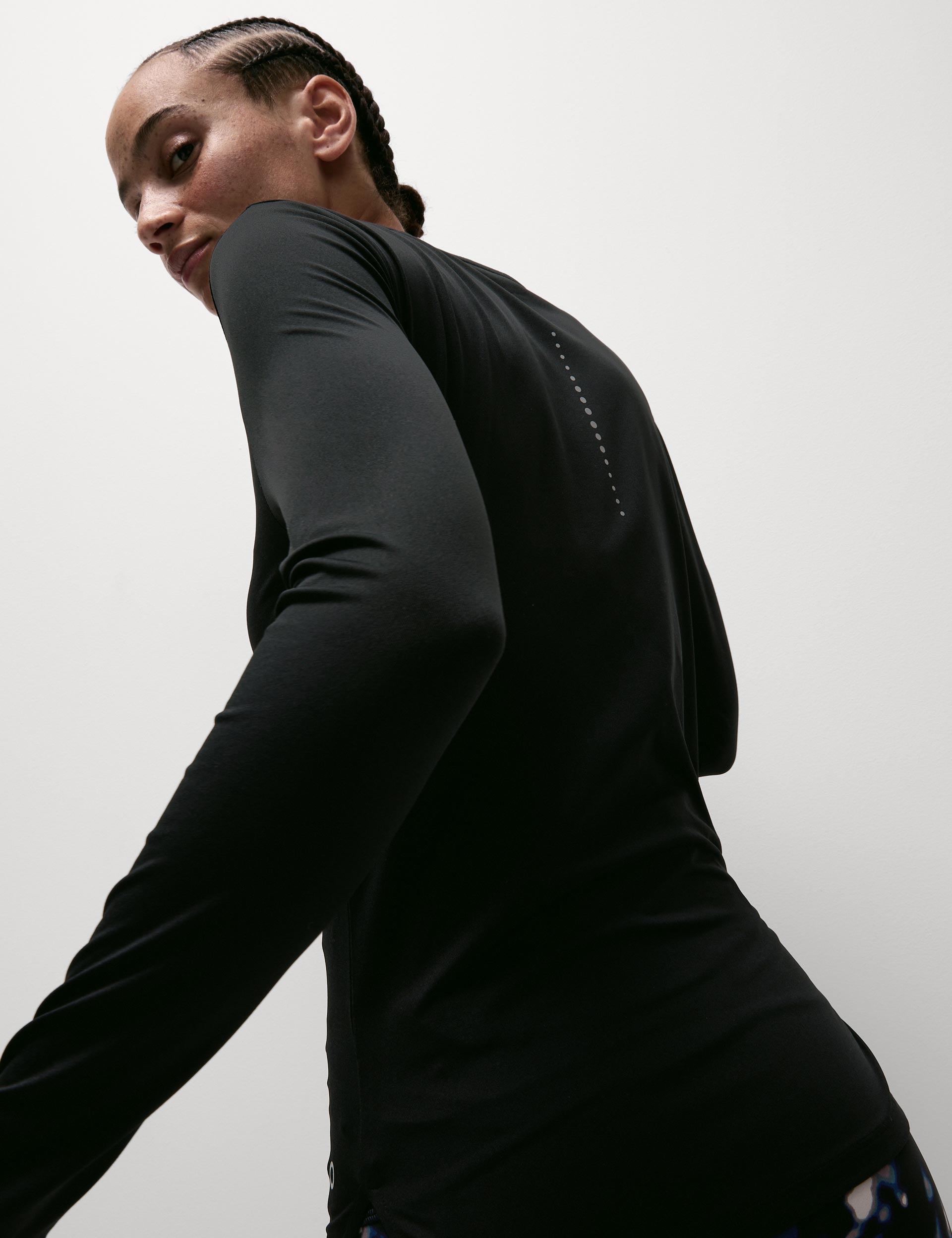 Women's Scoop Neck Fitted Gym Top - Black Workout Shirt for Yoga, Running & Fitness Training