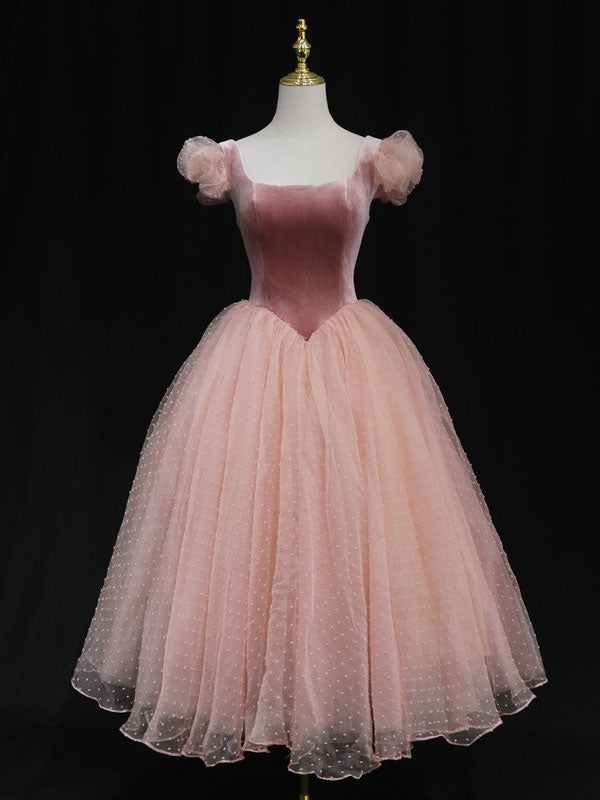 Elegant Pink Tulle Short Prom Dress & Puffy Homecoming Dress for Teens - Perfect for School Dances, Parties & Special Occasions
