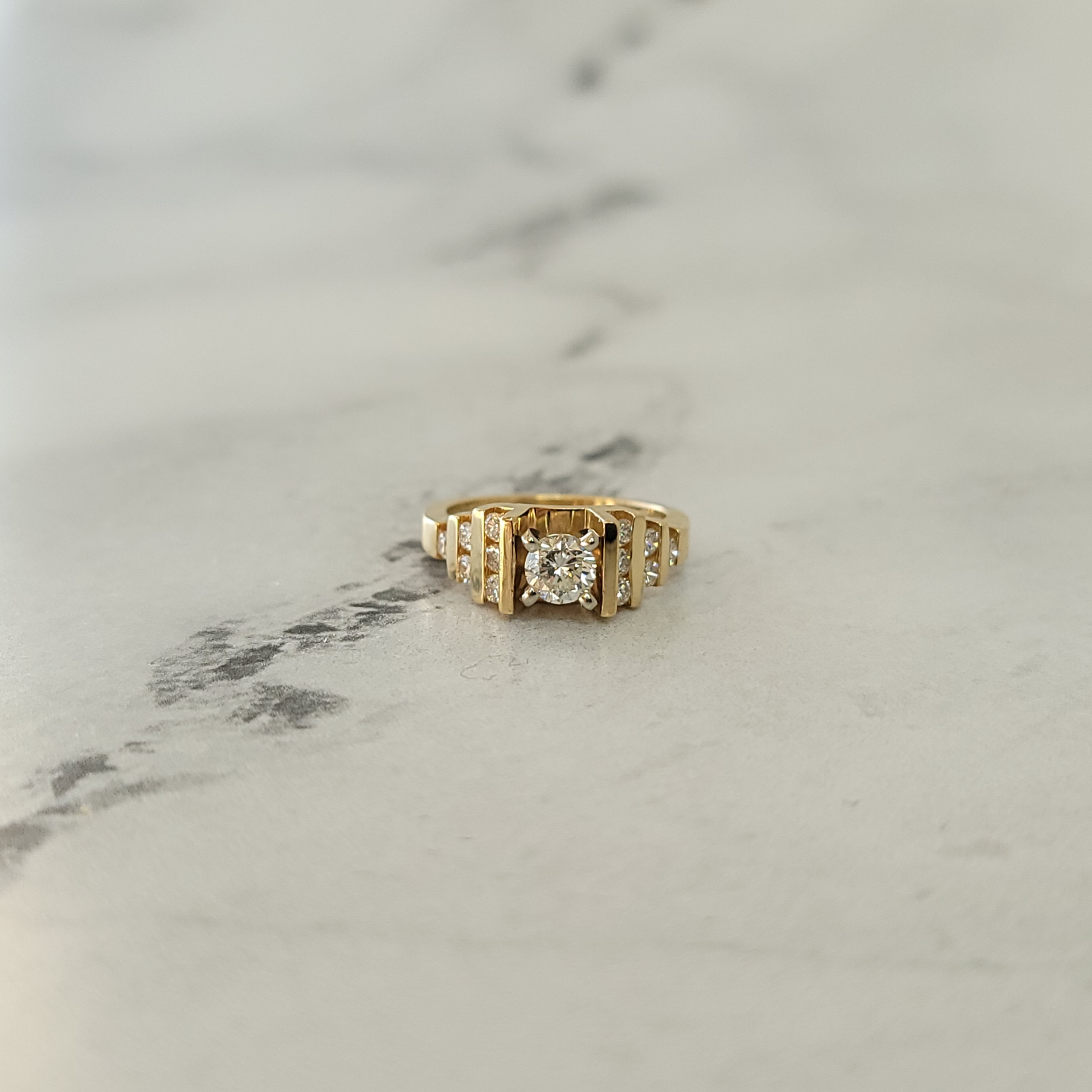 1 Carat Round Brilliant Cut Diamond Engagement Ring for Women - Perfect for Proposals, Weddings & Anniversaries