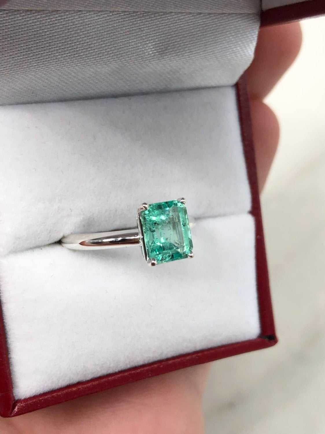 1.50 Carat Natural Emerald Solitaire Engagement Ring in 925 Sterling Silver - Perfect for Proposals, Anniversaries & Romantic Occasions
