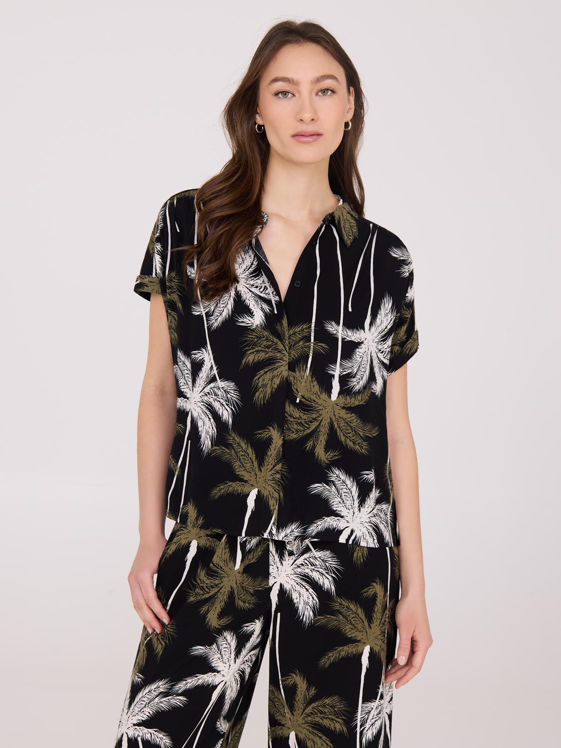 Vintage Palm Print Button Front Bowling Shirt for Men - Retro Hawaiian Style Casual Shirt - Perfect for Bowling, Luau Parties & Summer Outings