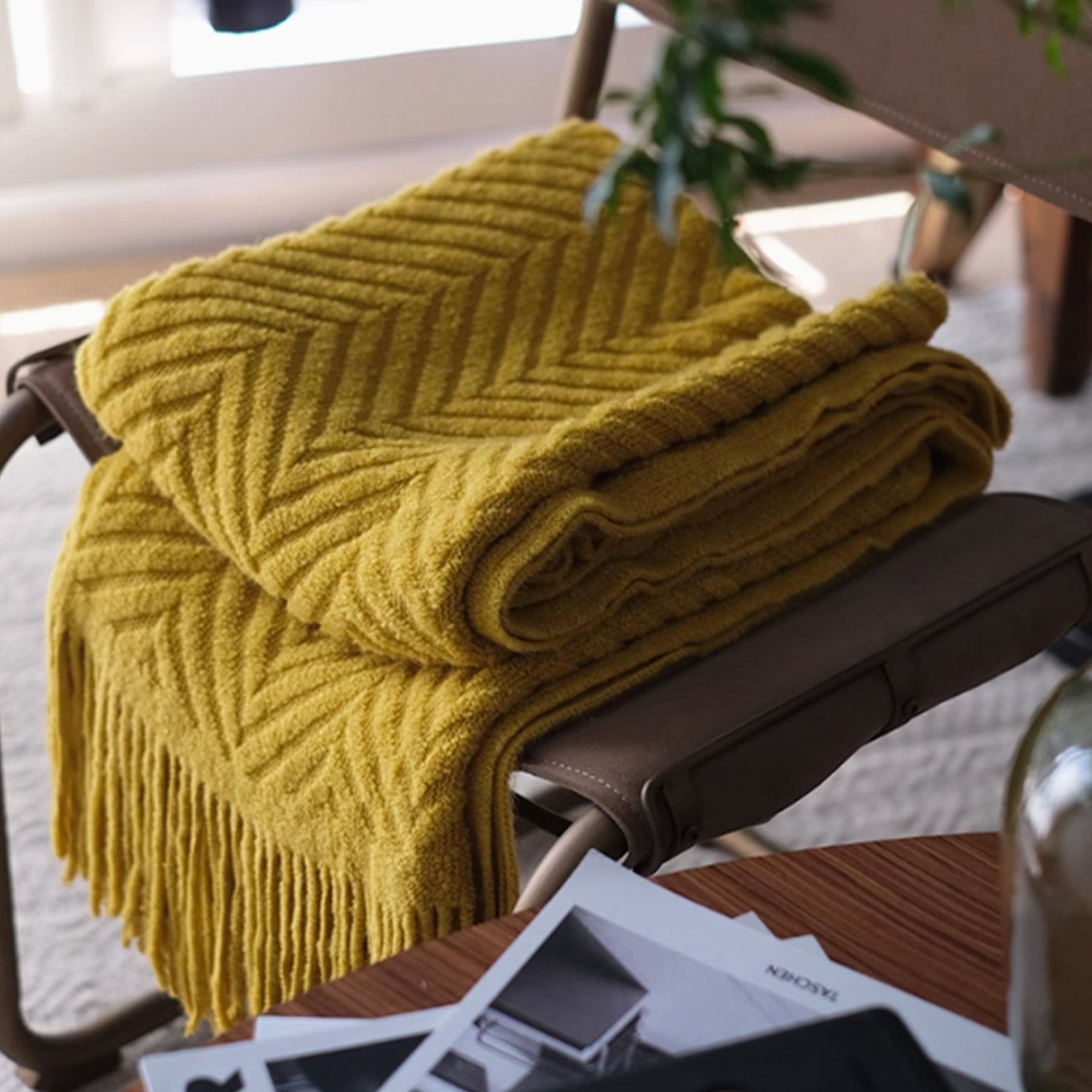 Geometric Patterned Soft Fleece Throw Blanket for Couch, Bed & Sofa - Cozy Home Decor for Winter & Gift Giving