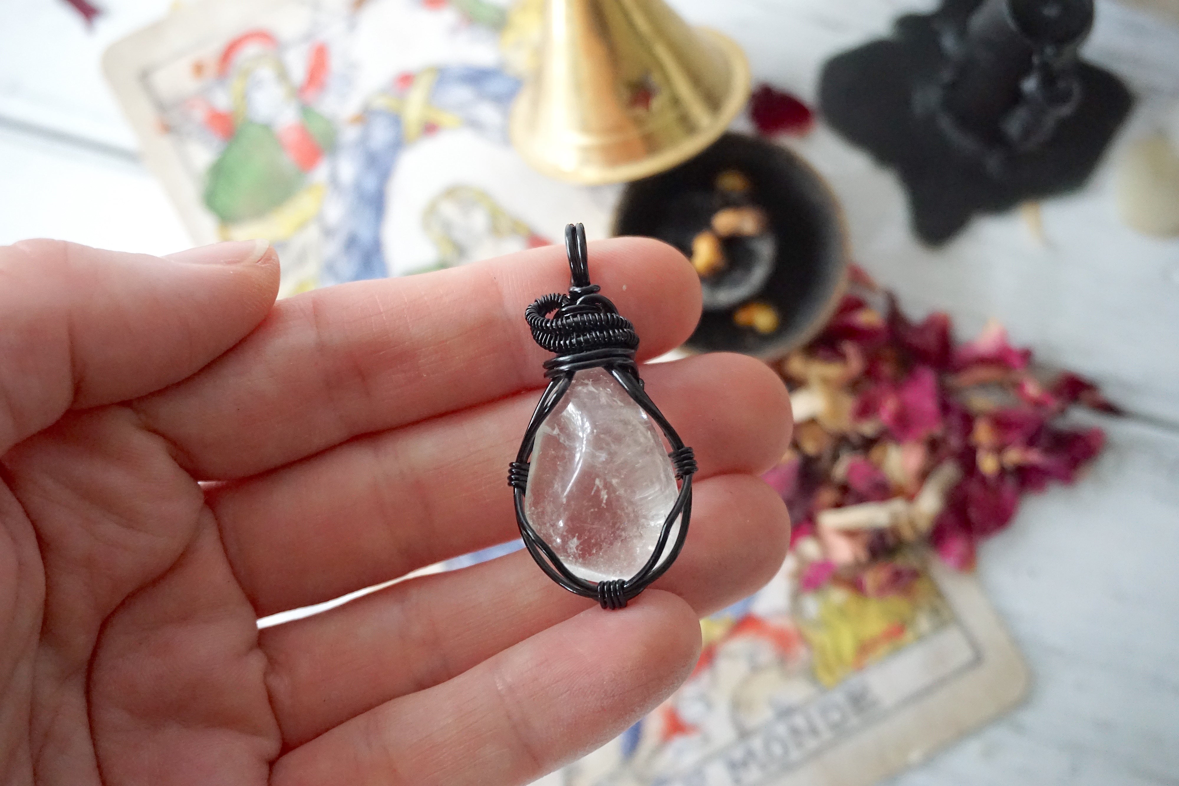 AURA FOUNDATION COLLECTION Clear Quartz Crystal Necklace - Healing Crystal Jewelry for Women, Natural Stone Pendant for Energy & Chakra Balance | Perfect for Meditation, Yoga & Spiritual Gifts