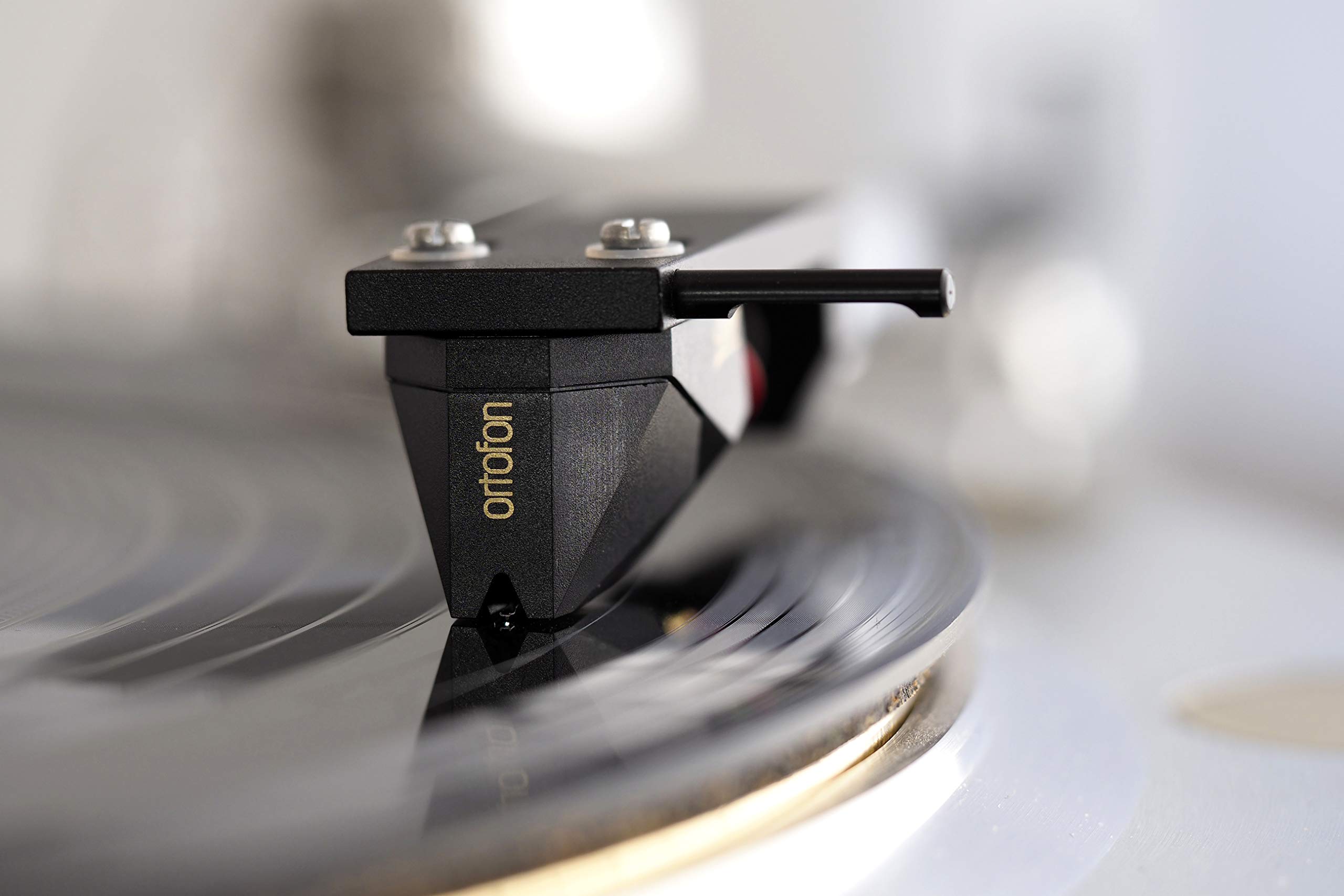 Ortofon 2M Black Moving Magnet Phono Cartridge - High-End Vinyl Record Player Stylus for Audiophiles & DJs - Perfect for Turntables, Hi-Fi Systems & Music Production Studios