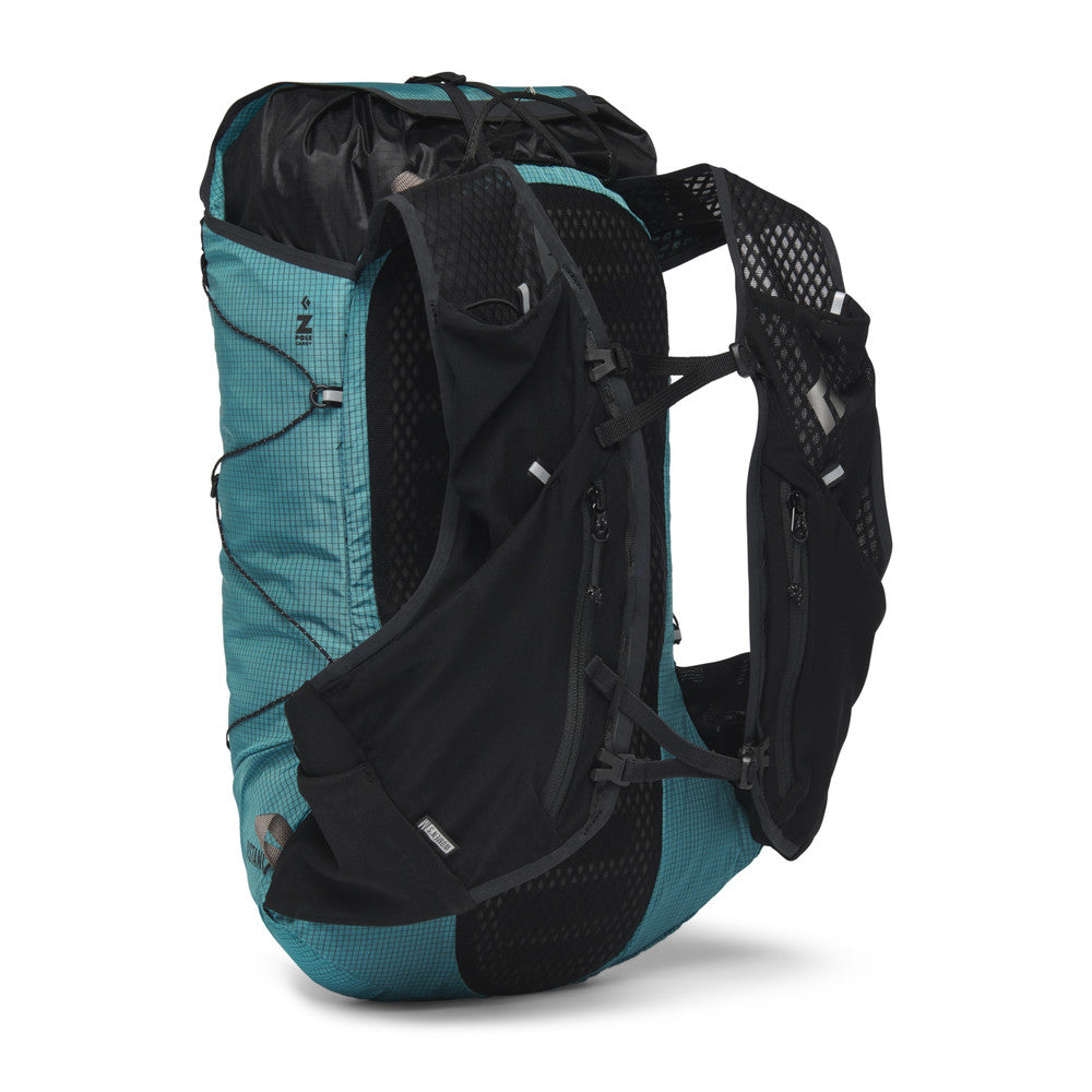 Black Diamond Distance 22 Backpack for Women - Lightweight Hiking Daypack with Hydration Sleeve - Perfect for Trail Running, Climbing & Outdoor Adventures