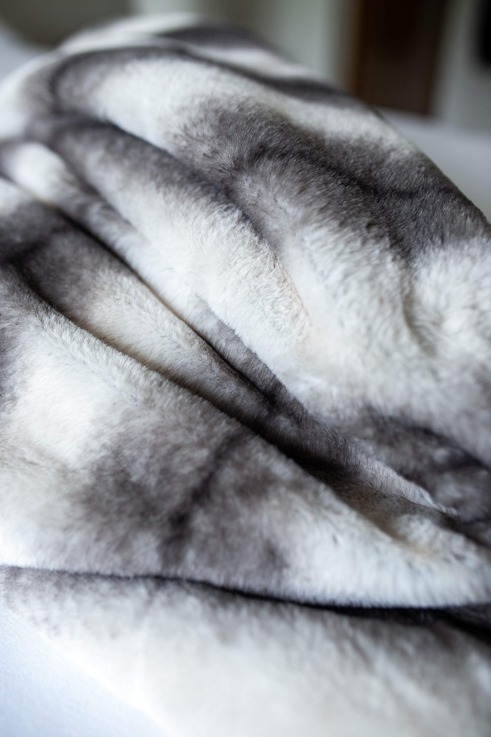 Premium Double Sided Faux Fur Throw Blanket - Ultra Soft Oversized Afghan - Machine Washable Grey Striped Mink Chinchilla Design - Charcoal XL - Cozy Home Decor for Sofa, Bed & Winter Nights