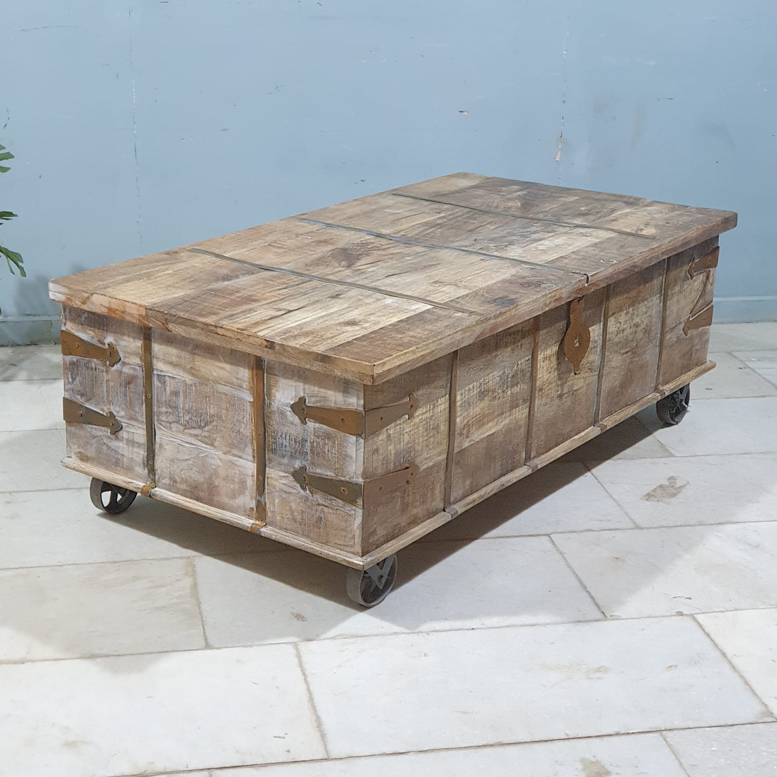 Hand Carved Solid Wood Coffee Table with Wheels - Whitewashed Chest Design 150x80x55cm - Modern Farmhouse Living Room Furniture for Small Spaces & Home Decor