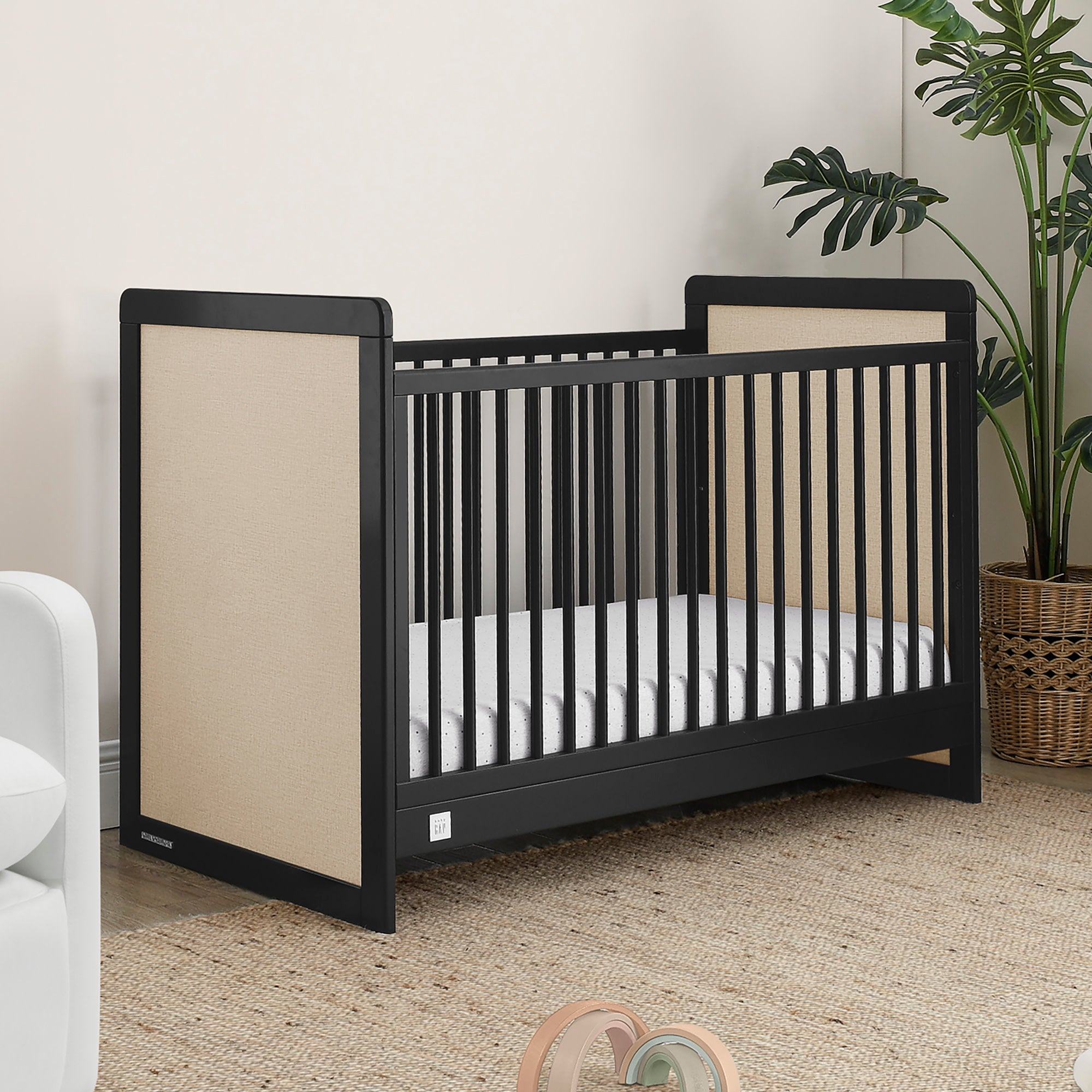 BabyGap Liam 4-in-1 Convertible Crib - Toddler Bed, Daybed & Full-Size Bed | Safe Nursery Furniture for Newborns & Kids | Perfect for Baby Rooms & Daycare Centers