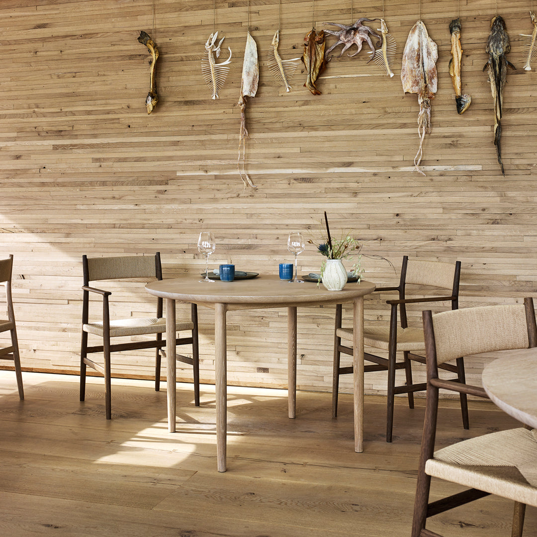 Round Arv Dining Table - Modern & Stylish for Kitchen, Dining Room, or Small Space