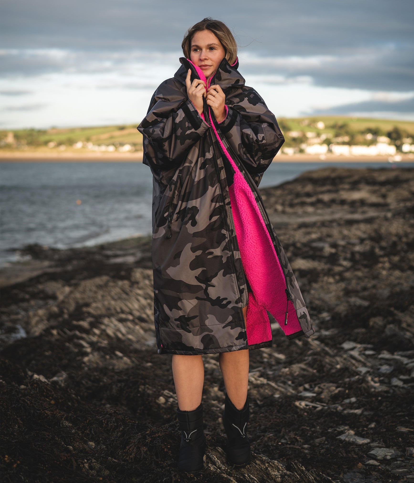 Dryrobe Advance Long Sleeve Changing Robe for Adults - Waterproof & Warm Outdoor Changing Robe for Surfing, Swimming, Camping & Beach Activities