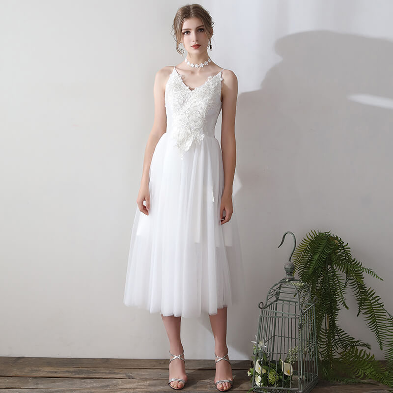 Elegant Ballet Spaghetti Straps V-Neck Lace Applique Tulle Short Wedding Dress for Bride - Perfect for Beach Weddings, Garden Parties & Romantic Photoshoots