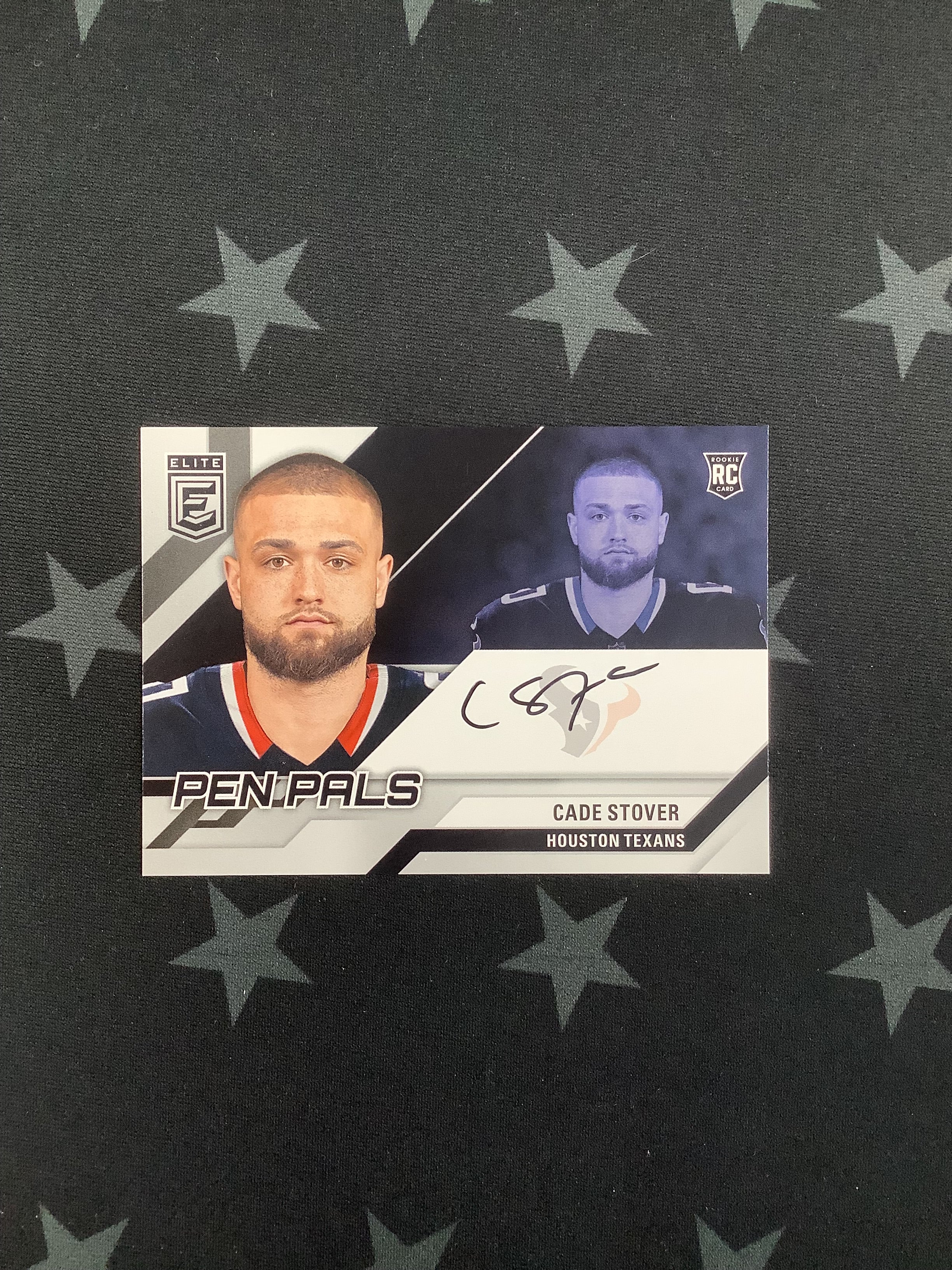 2024 Panini Donruss Elite Cade Stover Rookie Pen Pals Autograph Black On-Card - Limited Edition Football Trading Card for Collectors & Sports Memorabilia Enthusiasts - Perfect for Display, Investment & Fan Collections