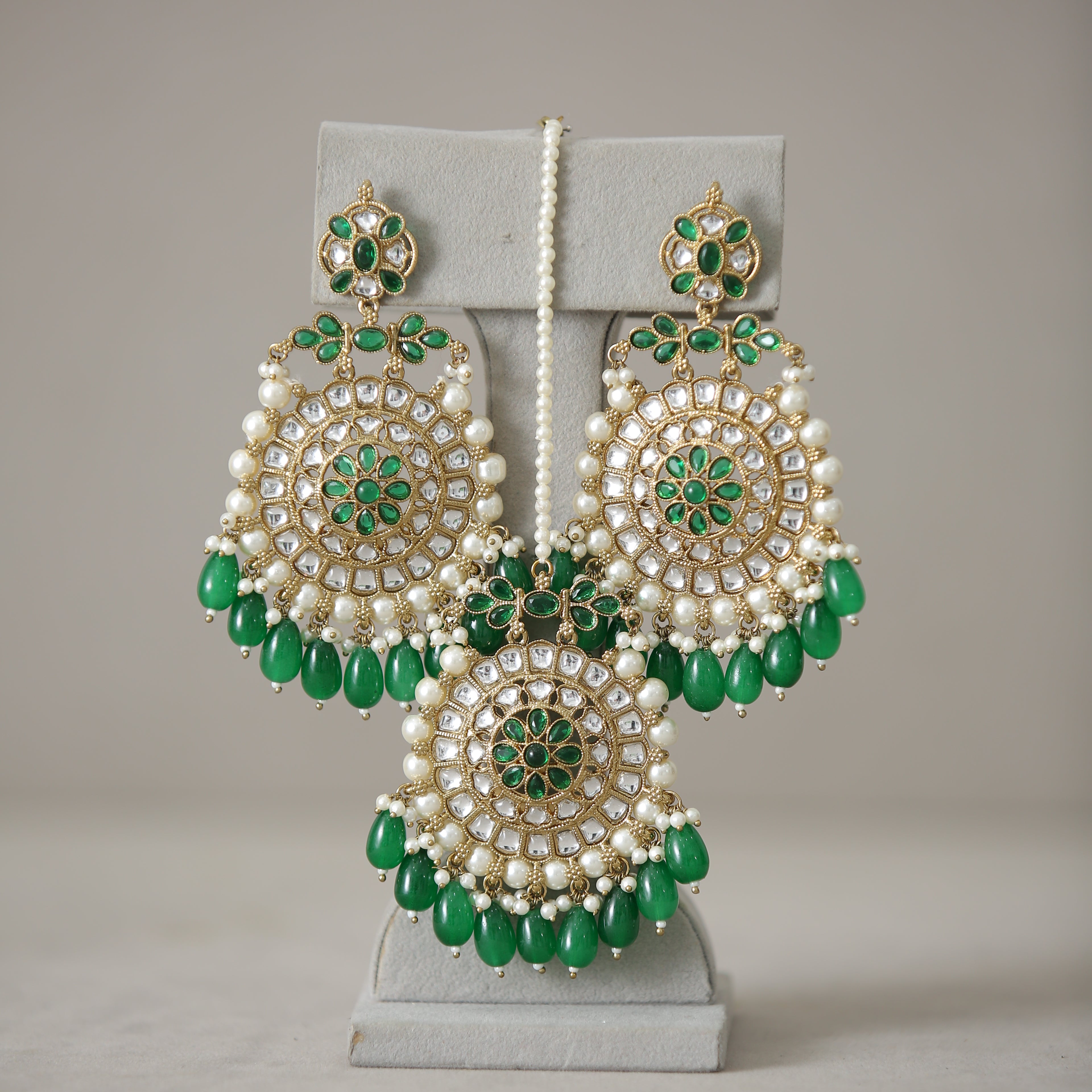 Geetika Kundan Earrings with Tikka Set – Traditional Indian Bridal Jewelry for Weddings & Festive Occasions