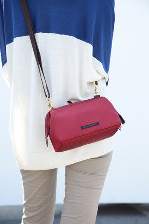 Artisan & Artist PR012 Premium Leather Camera Bag for DSLR & Mirrorless Cameras - Perfect for Travel, Photography & Everyday Use