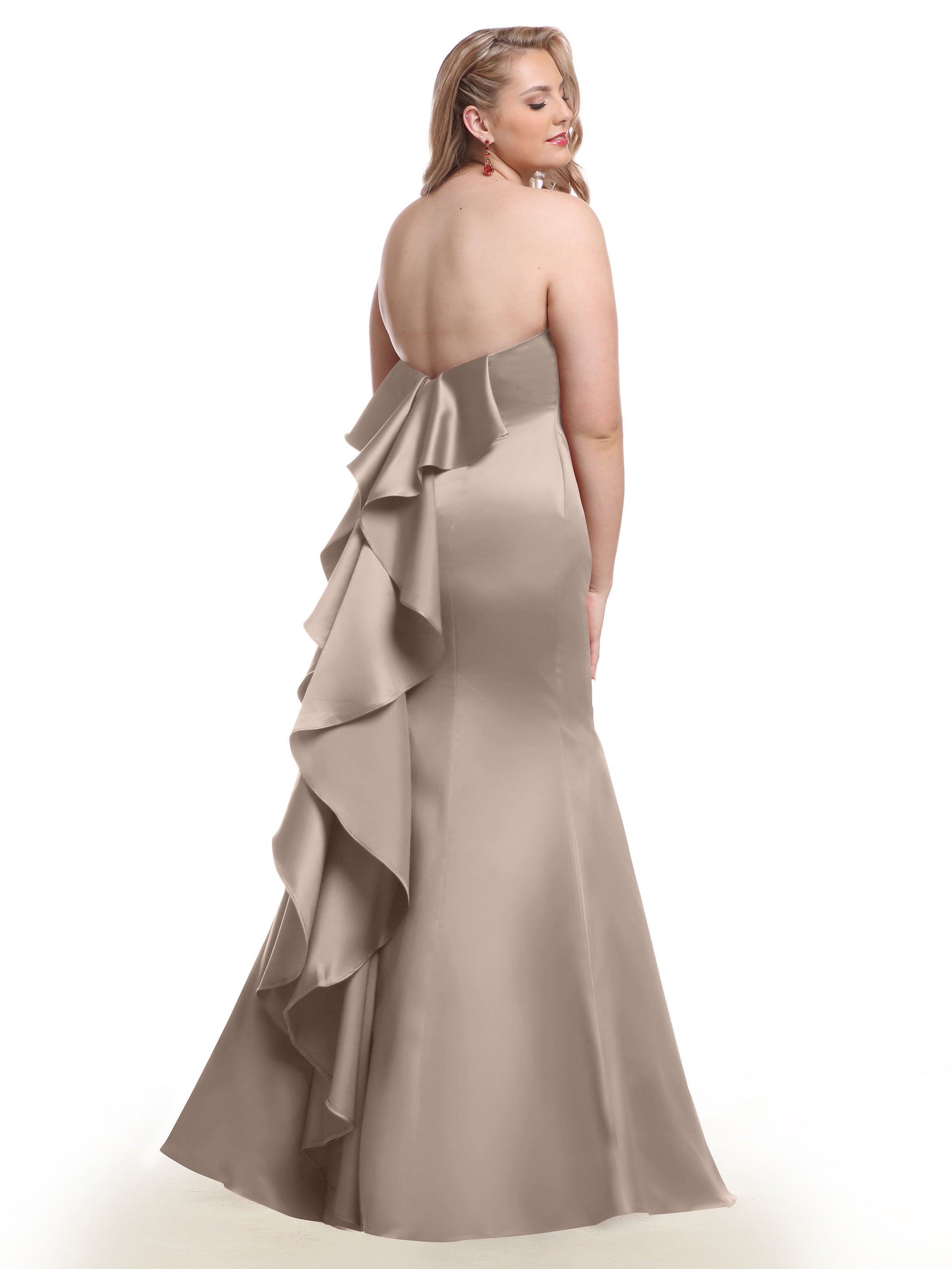 Elegant Strapless Satin Fit and Flare Bridesmaid Dress with Sweetheart Neckline - Perfect for Weddings, Formal Events & Special Occasions