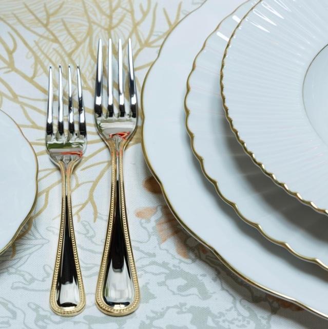 200 Years Anniversary Place Setting Set of 5 - Elegant Dinnerware for Special Occasions, Holidays & Family Gatherings