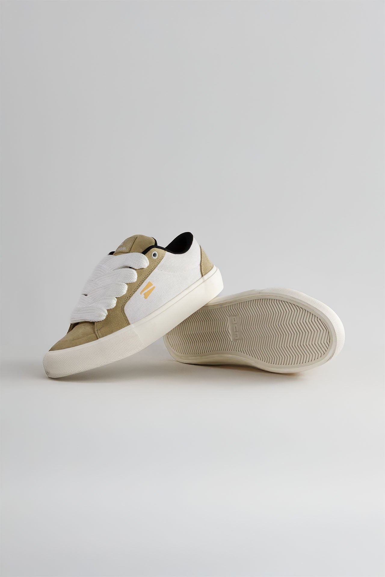 Unisex Ocn Lincoln City Sneakers in White & Beige - Comfortable Casual Shoes for Walking, Running & Everyday Wear