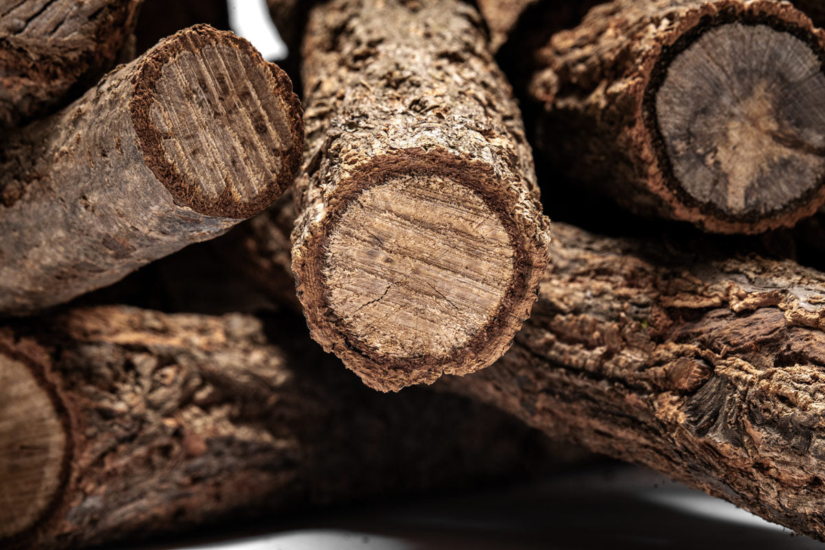 Premium Kiln-Dried Log Wood for Fireplace, Camping & Outdoor Fire Pits - Natural Hardwood Firewood for Cozy Nights & Backyard Gatherings