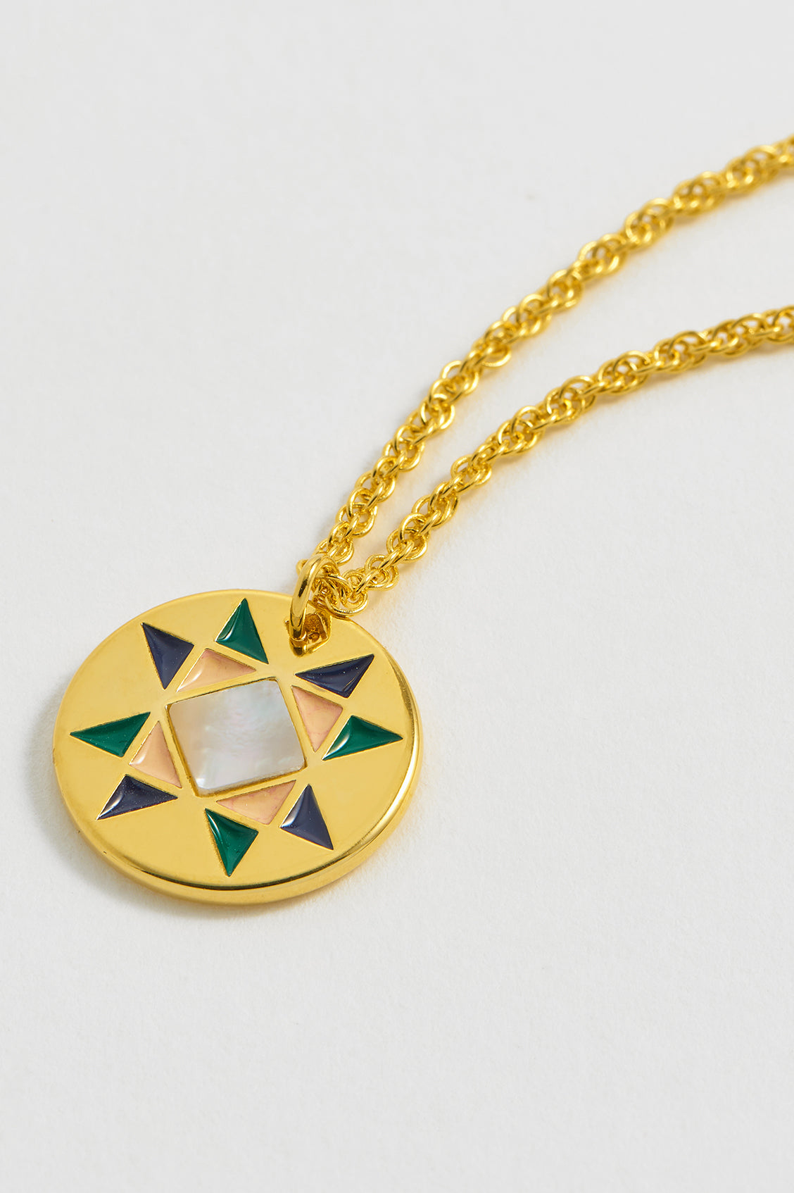 Elegant Quilted Gemstone Circle Pendant Necklace for Women - Perfect for Weddings, Parties & Everyday Jewelry