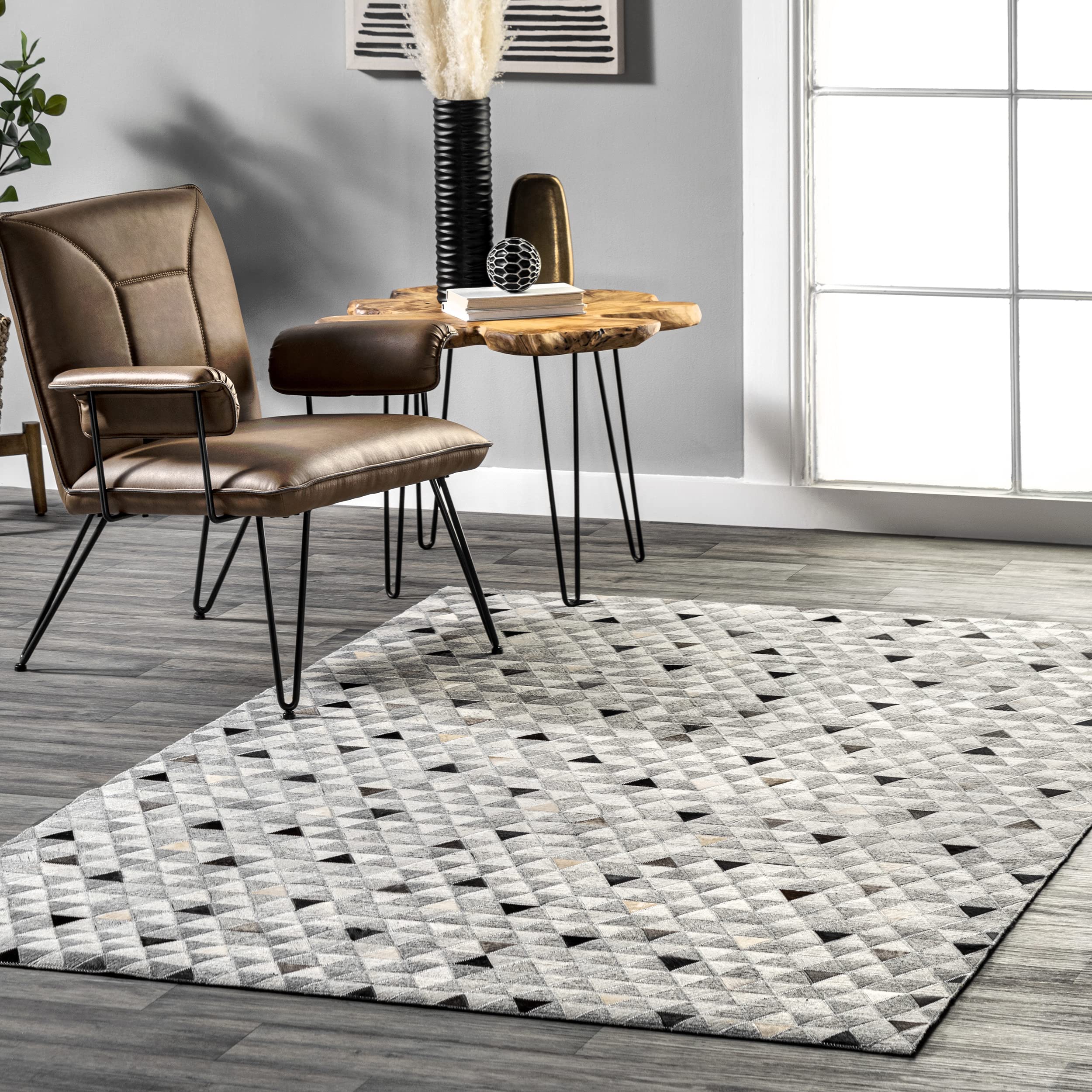 nuLOOM Laine Leather Blend Modern Triangle Area Rug 5' x 8' Grey - Soft Non-Slip Living Room Rug for Bedroom, Office & Dorm Decor