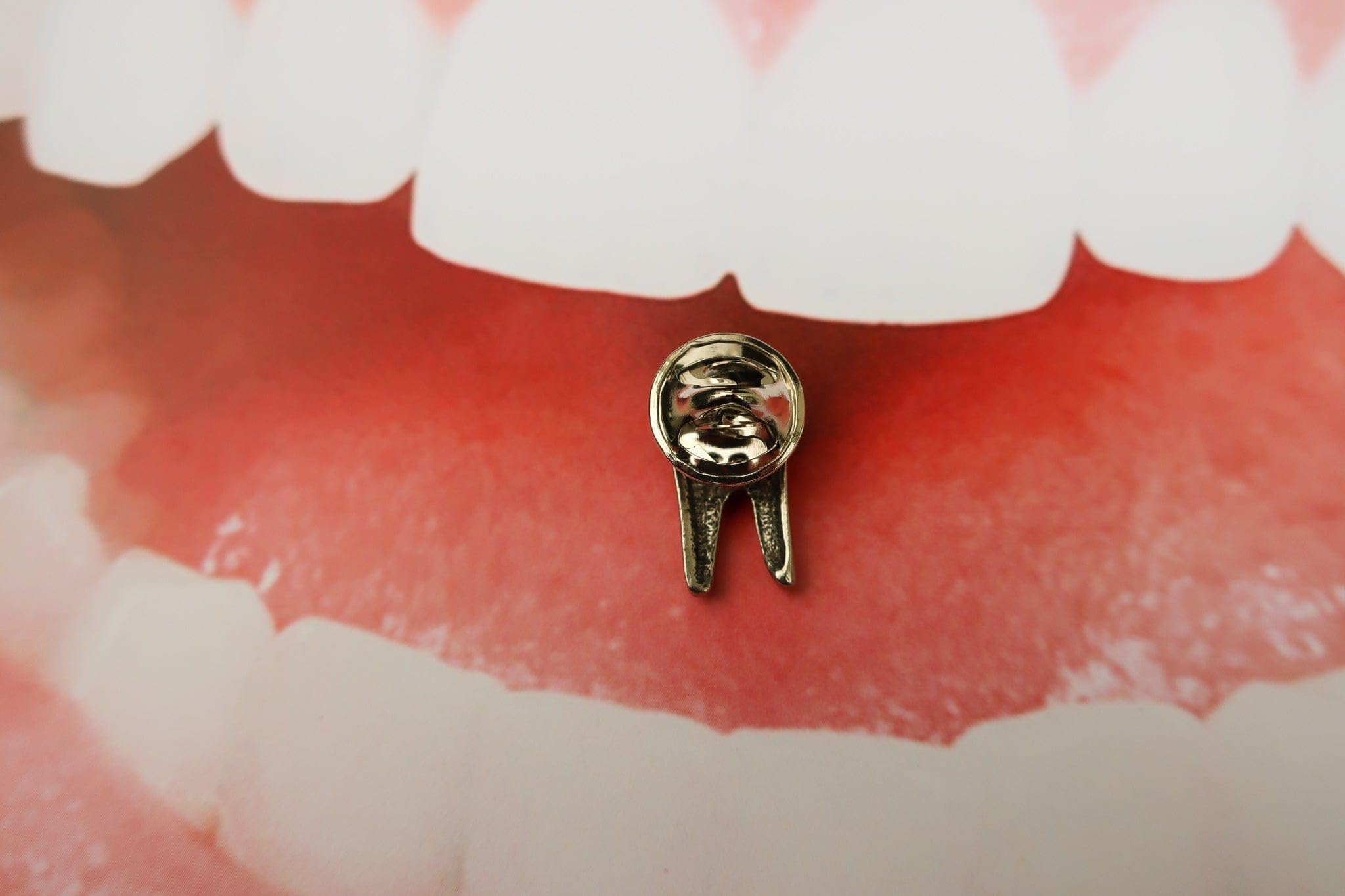 Jim Clift Design Tooth Lapel Pin - Vintage Gold Enamel Brooch for Men & Women - Perfect for Suits, Jackets, Hats & Gift Giving