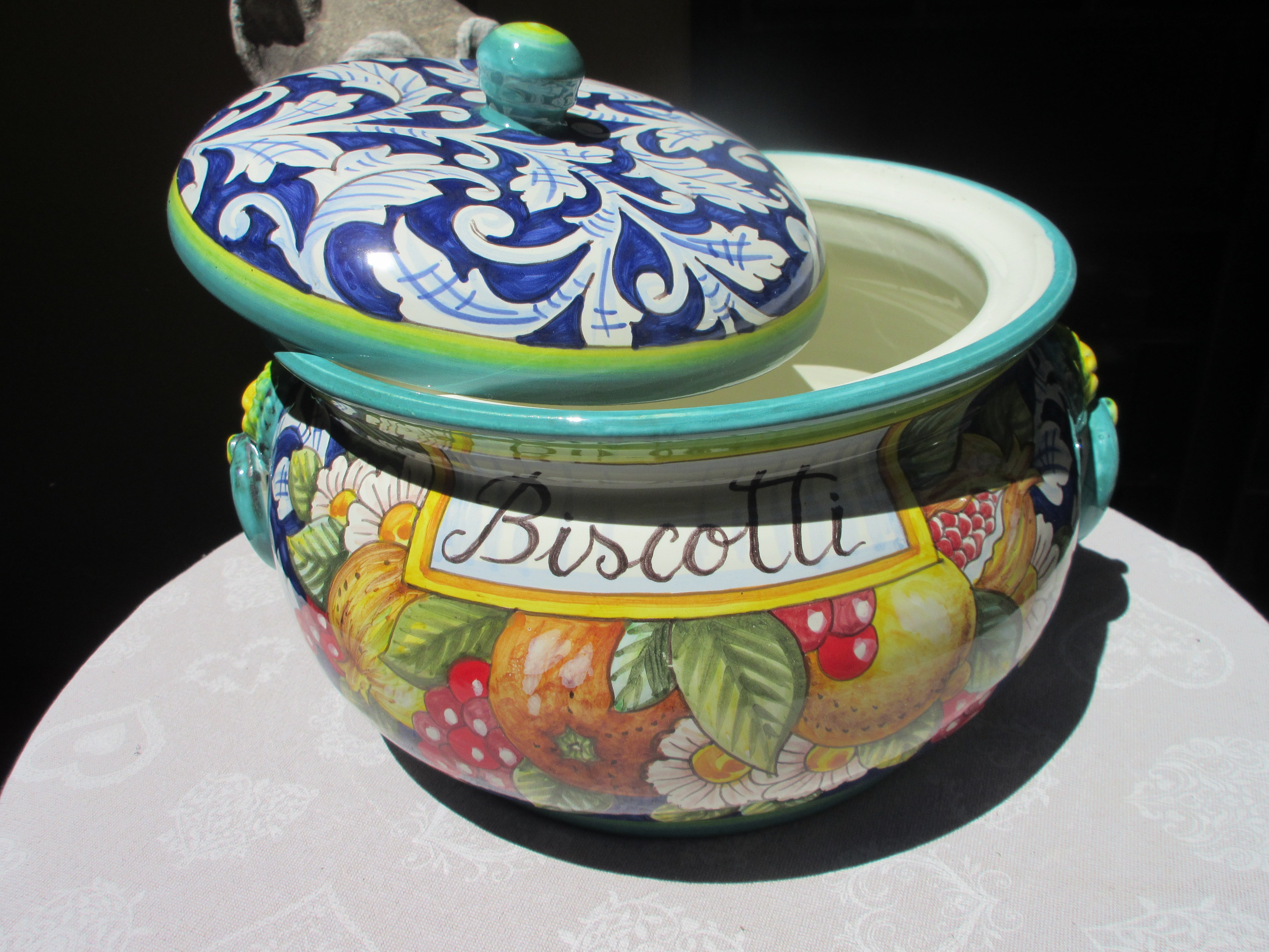 Large Ceramic Cookie Jar - Airtight Storage for Cookies, Snacks & Baking Ingredients | Perfect for Kitchen, Pantry & Gift Giving