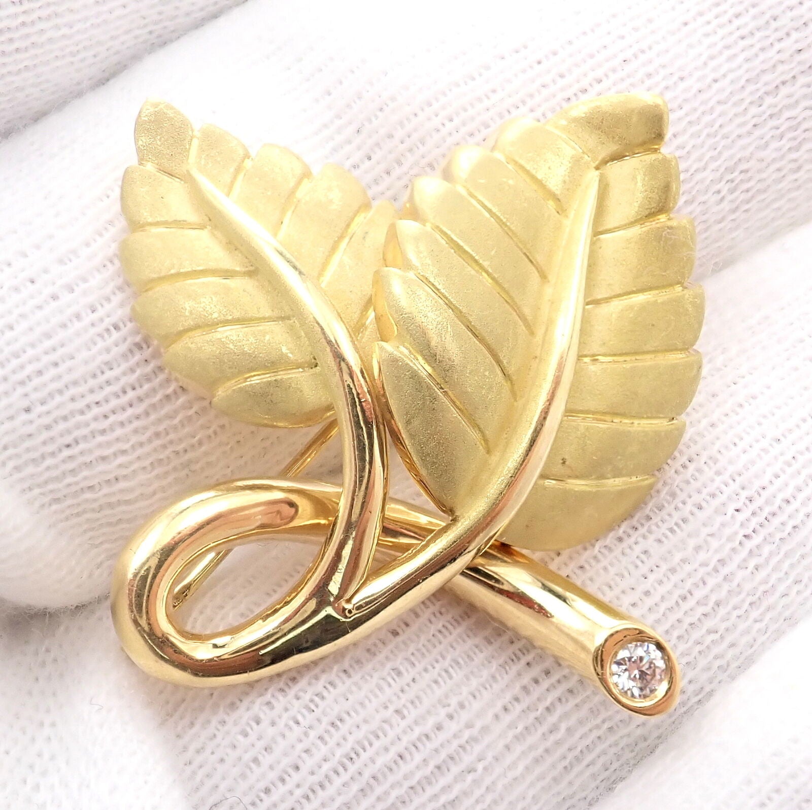 Tiffany & Co 18k Yellow Gold Diamond Leaf Pin Brooch 2003 - Elegant Jewelry for Women, Luxury Gift for Anniversary & Special Occasions, Perfect for Weddings & Formal Events