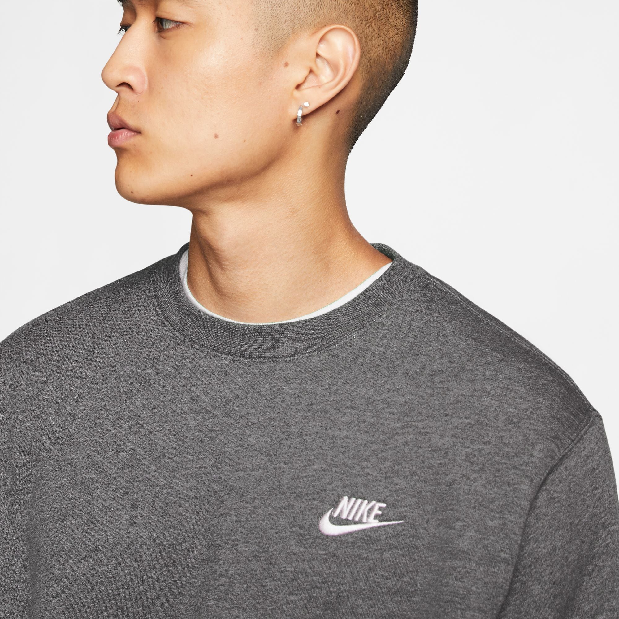 Men's Nike Sportswear Club Fleece Crew Sweatshirt - Comfortable Cotton Blend Pullover for Casual Wear, Gym & Lounge - Classic Logo Design for Everyday Style