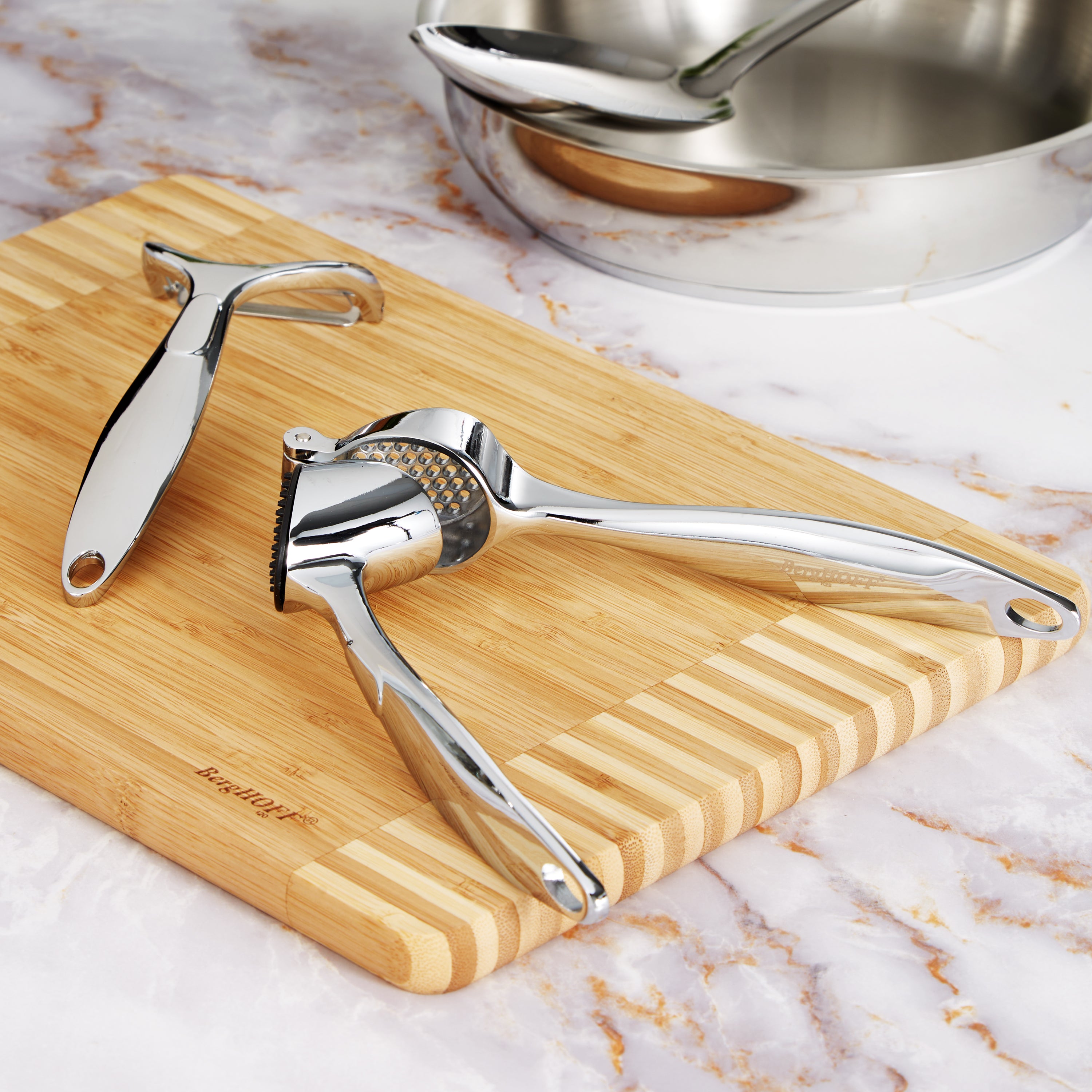 BergHOFF Essentials 6.75 Inch Cast Zinc Alloy Y Peeler - Professional Vegetable & Fruit Peeler for Kitchen, Potato Carrot Apple Peeling Tool - Perfect for Home Cooking, Meal Prep & Professional Chefs