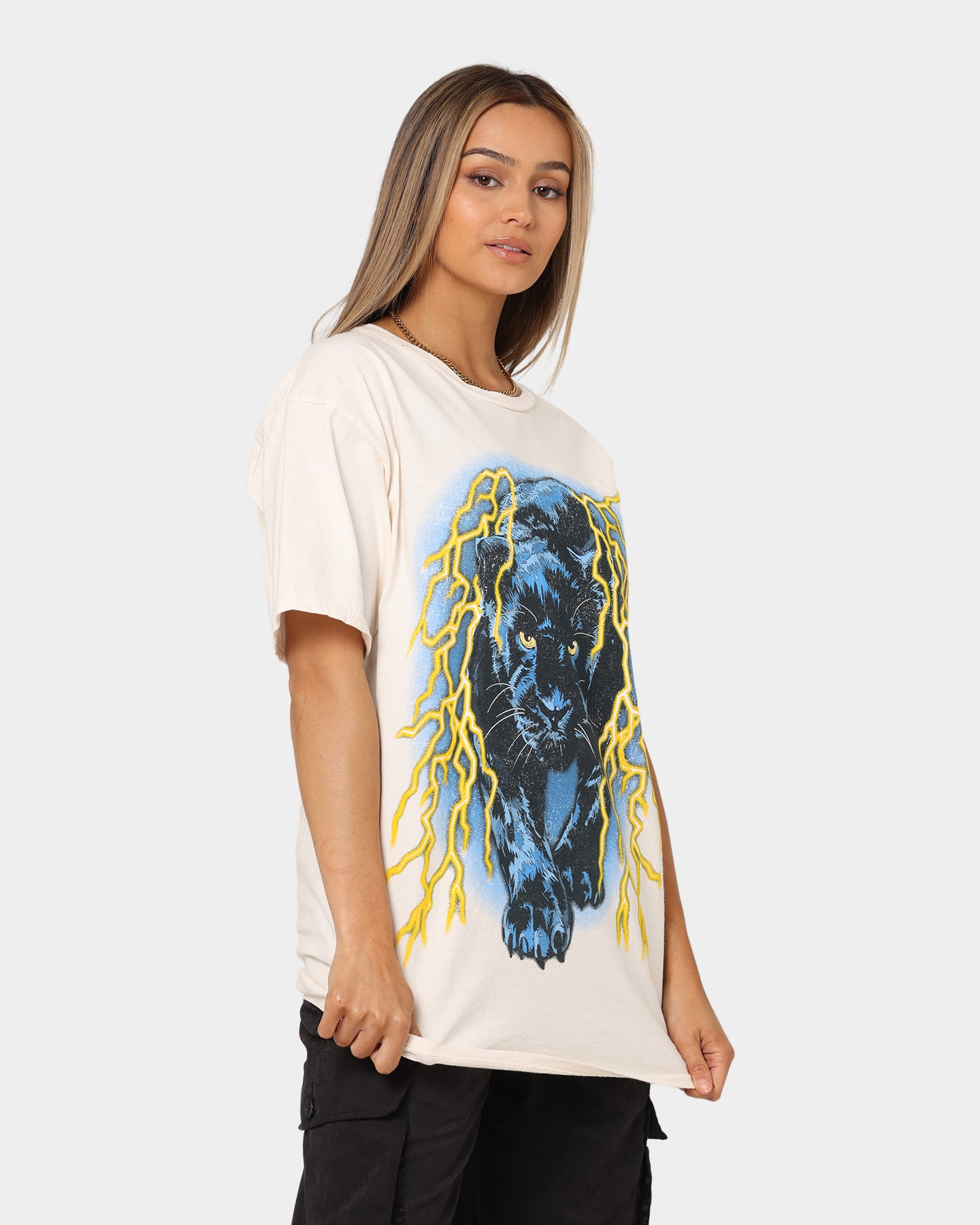 Vintage American Thrift OG Panther Graphic T-Shirt - Off White | Retro Streetwear for Men & Women | Perfect for Casual Outfits, Concerts, and Urban Fashion