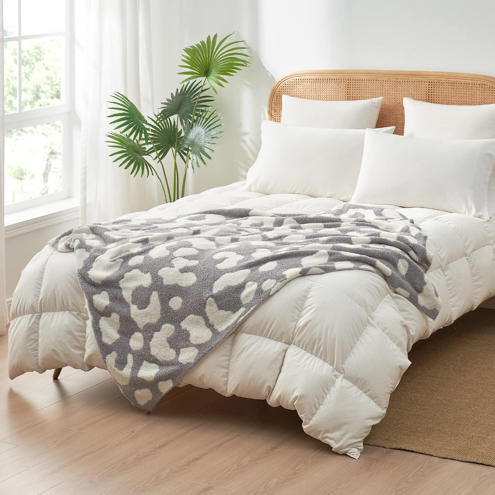 Snuggle Sac Reversible Leopard Print Blanket - Super Soft & Cozy Knit Throw for Bed, Sofa, Couch - Fuzzy Plush Lightweight Twin Size 60x80 Inches - Perfect for Lounging, Movie Nights & Winter Warmth