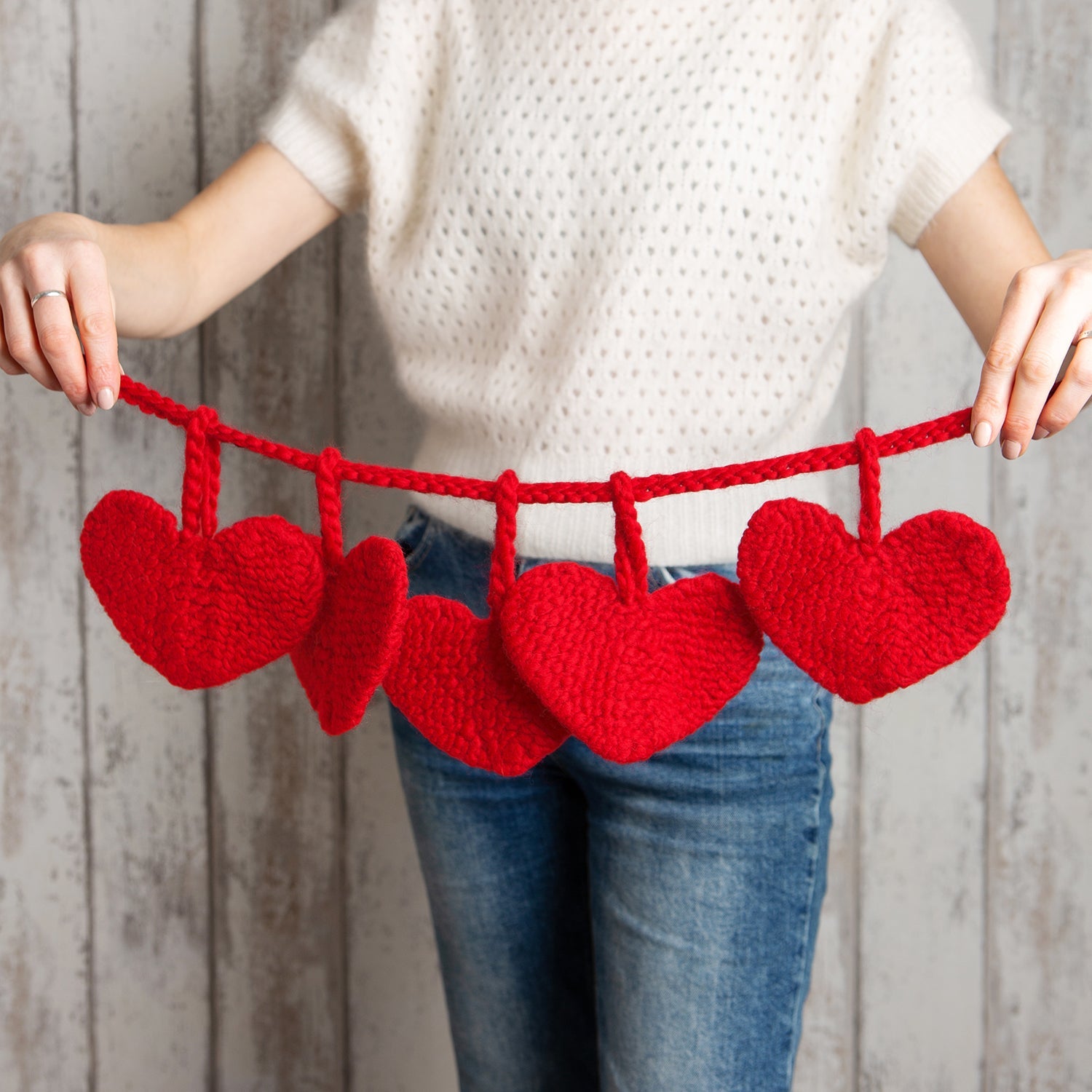Valentine's Heart Garland Knitting Kit - DIY Crochet Decoration for Home, Party & Wedding Decor - Perfect for Romantic Gifts & Craft Lovers
