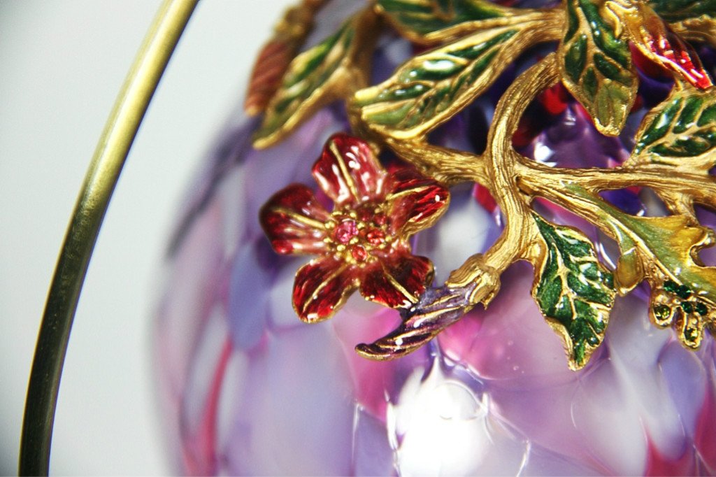 Jay Strongwater Amethyst Christmas Ornament Ball - Large Holiday Tree Decoration with Original Box & Stand - Perfect for Christmas Tree Decor, Gift Giving & Festive Home Decor
