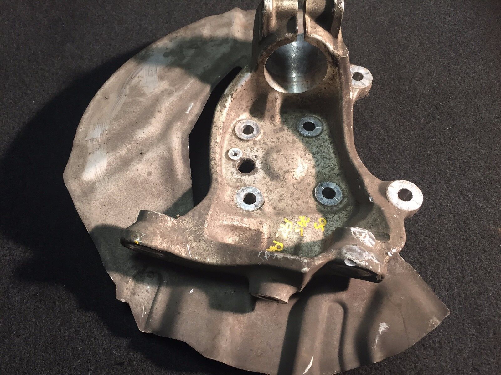 2002-2006 BMW 745i E65 Right Front Spindle Knuckle Passenger Side OEM Replacement Part - Perfect for Suspension Repair & Performance Upgrade