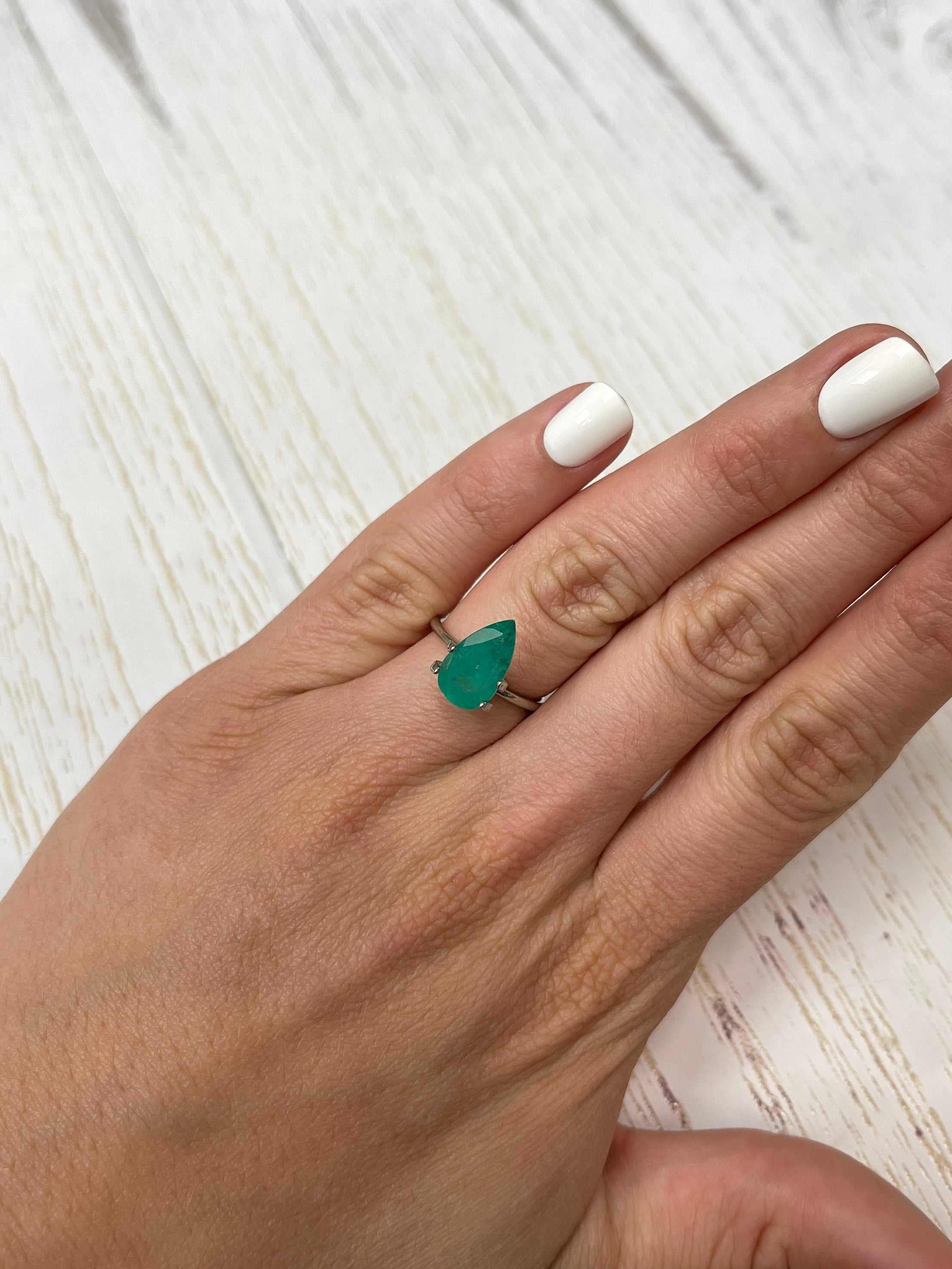 2.81 Carat Natural Colombian Emerald Pear Cut Loose Gemstone - 12.9x7.6mm Vivid Green for Jewelry Making & Engagement Rings