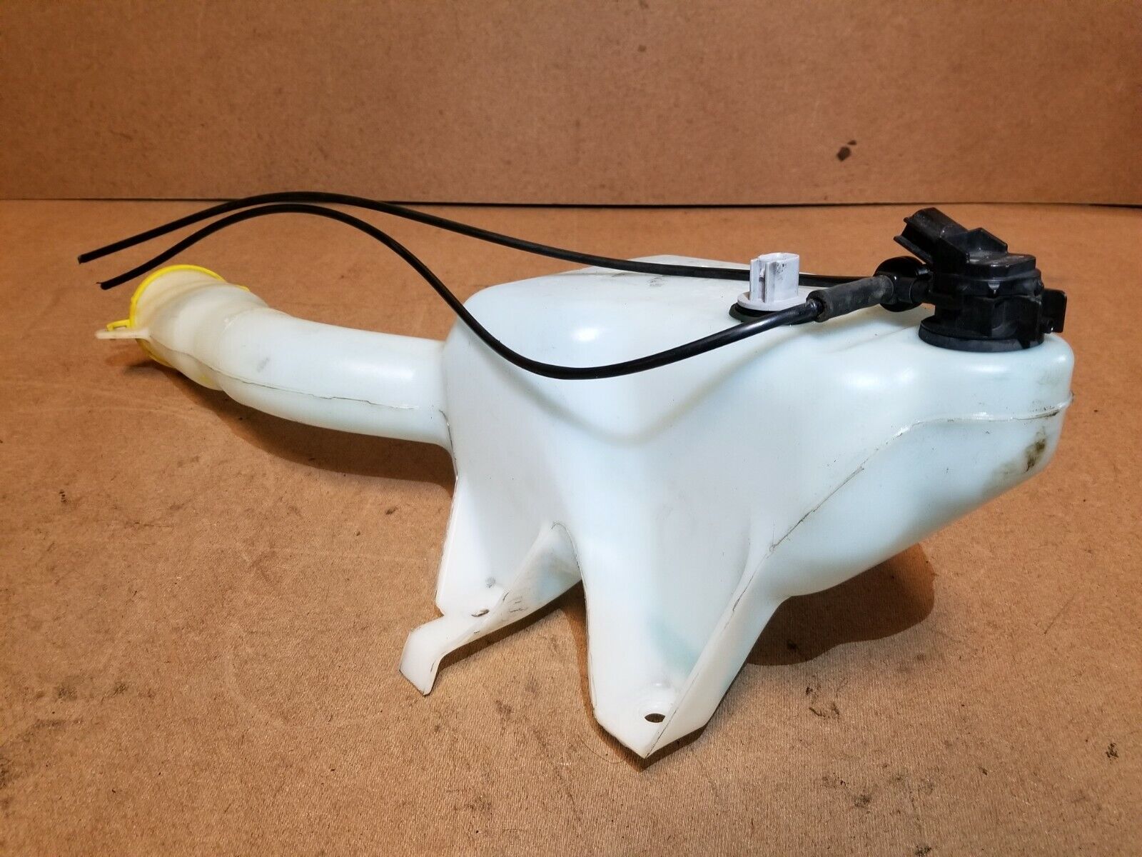 05-07 Dodge Magnum Windshield Washer Fluid Reservoir Tank 04805737AA OEM Replacement Part - Perfect for Car Maintenance & Road Trips