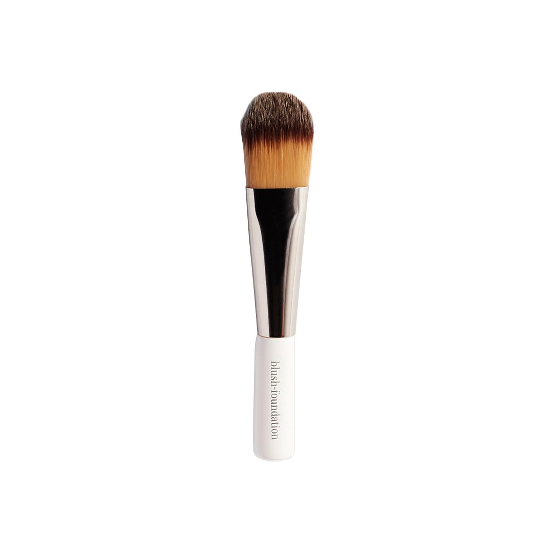 Kjaer Weis Blush & Foundation Makeup Brush - Vegan & Cruelty-Free Kabuki Brush for Cream & Powder Blush, Liquid & Mineral Foundation - Perfect for Professional Makeup Artists & Everyday Beauty Routine