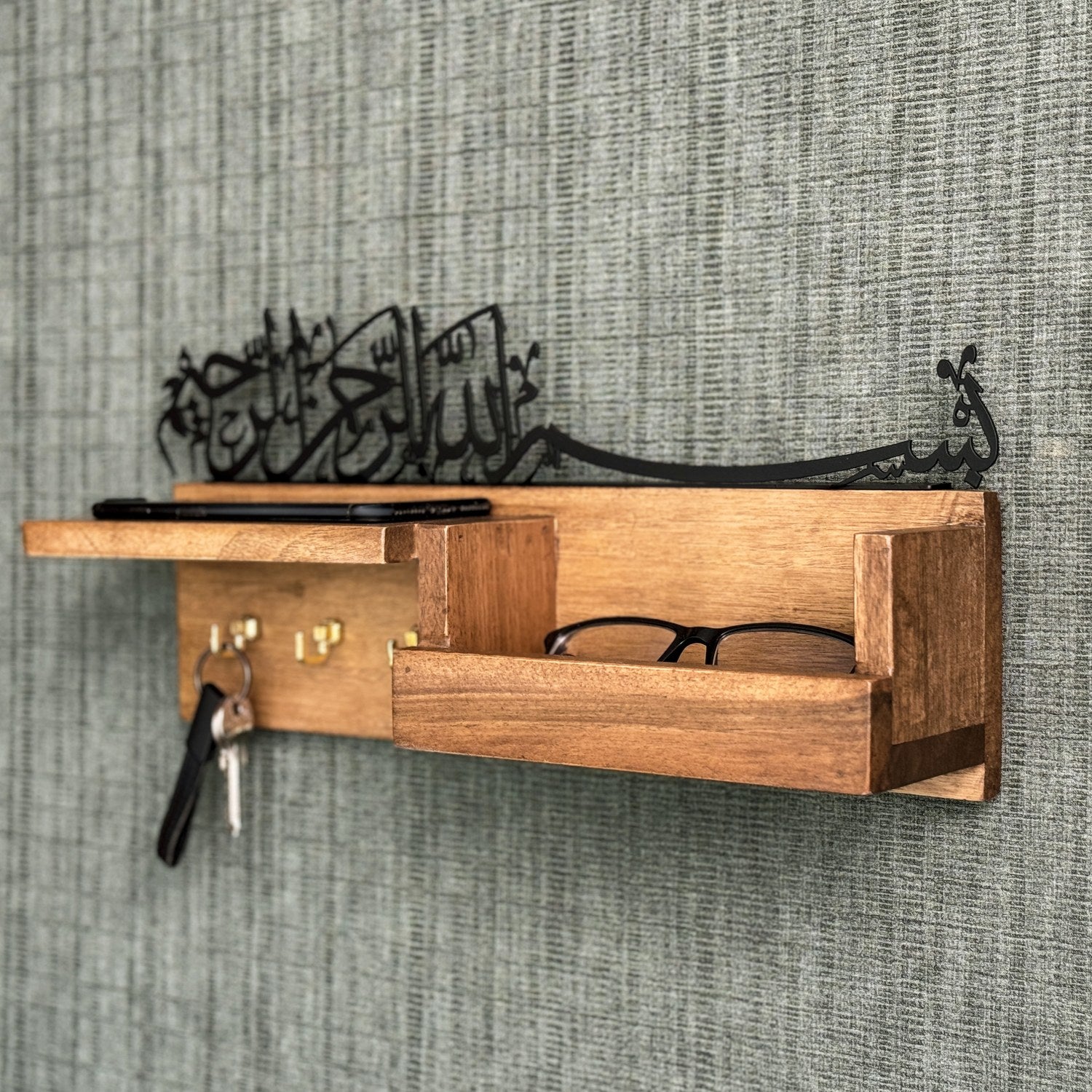 Wooden Key Holder with Bismillah Arabic Calligraphy - Islamic Wall Decor for Muslim Homes | Perfect for Entryway, Bedroom & Gift Giving
