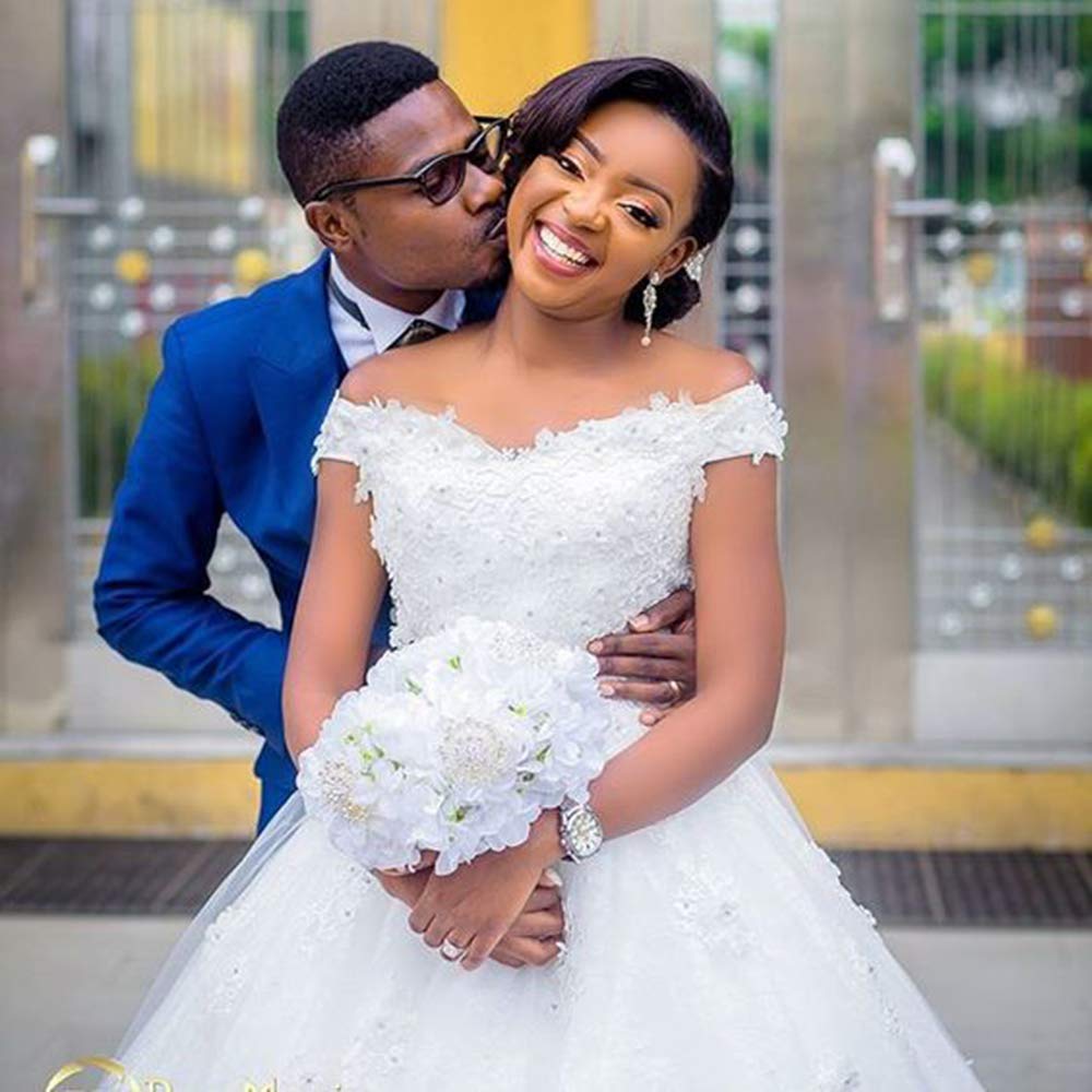 2024 Ivory Princess Off-The-Shoulder Wedding Dress with Lace Applique - Elegant Bridal Ball Gown for Bride | Perfect for Beach Weddings, Church Ceremonies & Formal Receptions