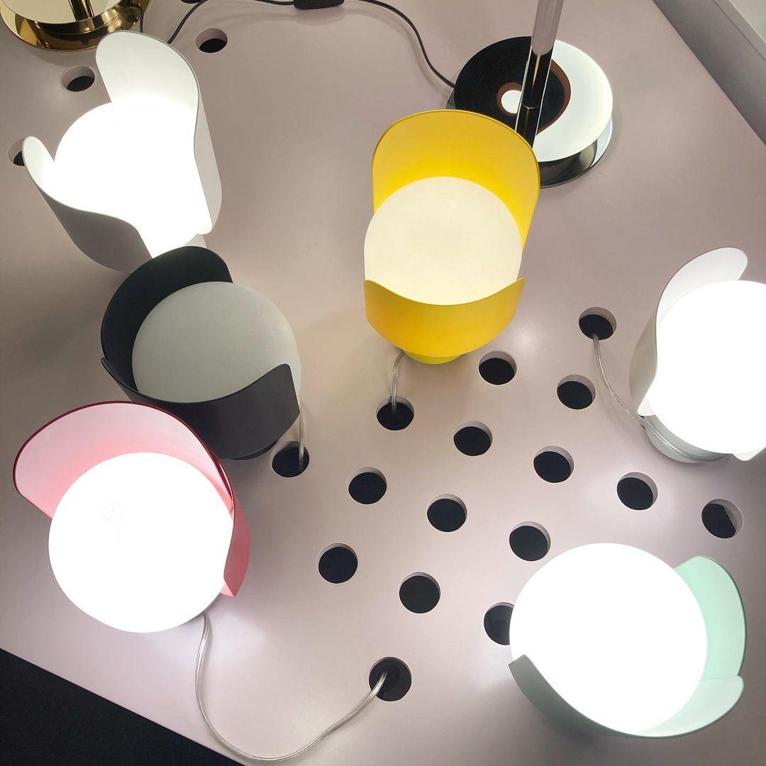 Elegant Petals Glass Table Lamp - Modern Home Decor for Living Room, Bedroom & Office - Soft Ambient Lighting for Relaxation & Reading